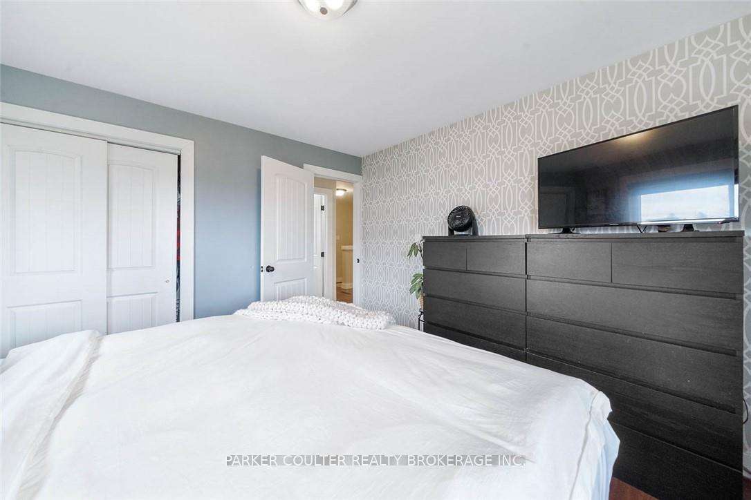 Photo 20 of 11 Albert Street E, Springwater, Hillsdale — HOMEH