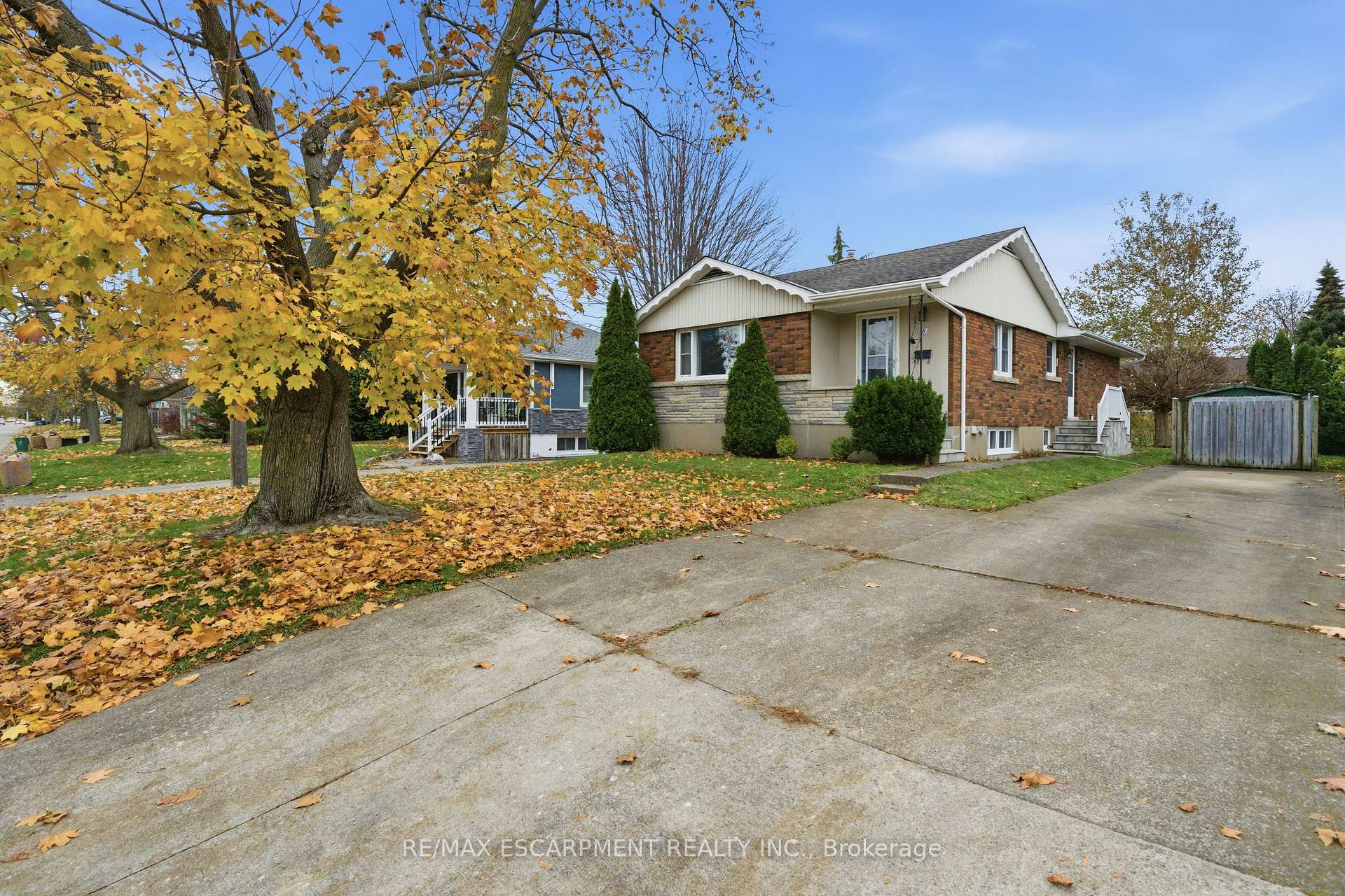 Photo 2 of 8 Fawell Avenue, St. Catharines, Grapeview — HOMEH