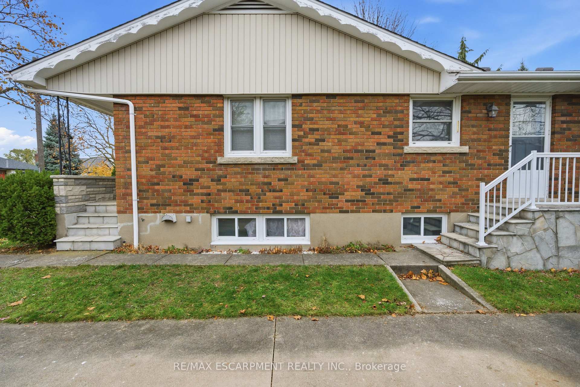 Photo 5 of 8 Fawell Avenue, St. Catharines, Grapeview — HOMEH