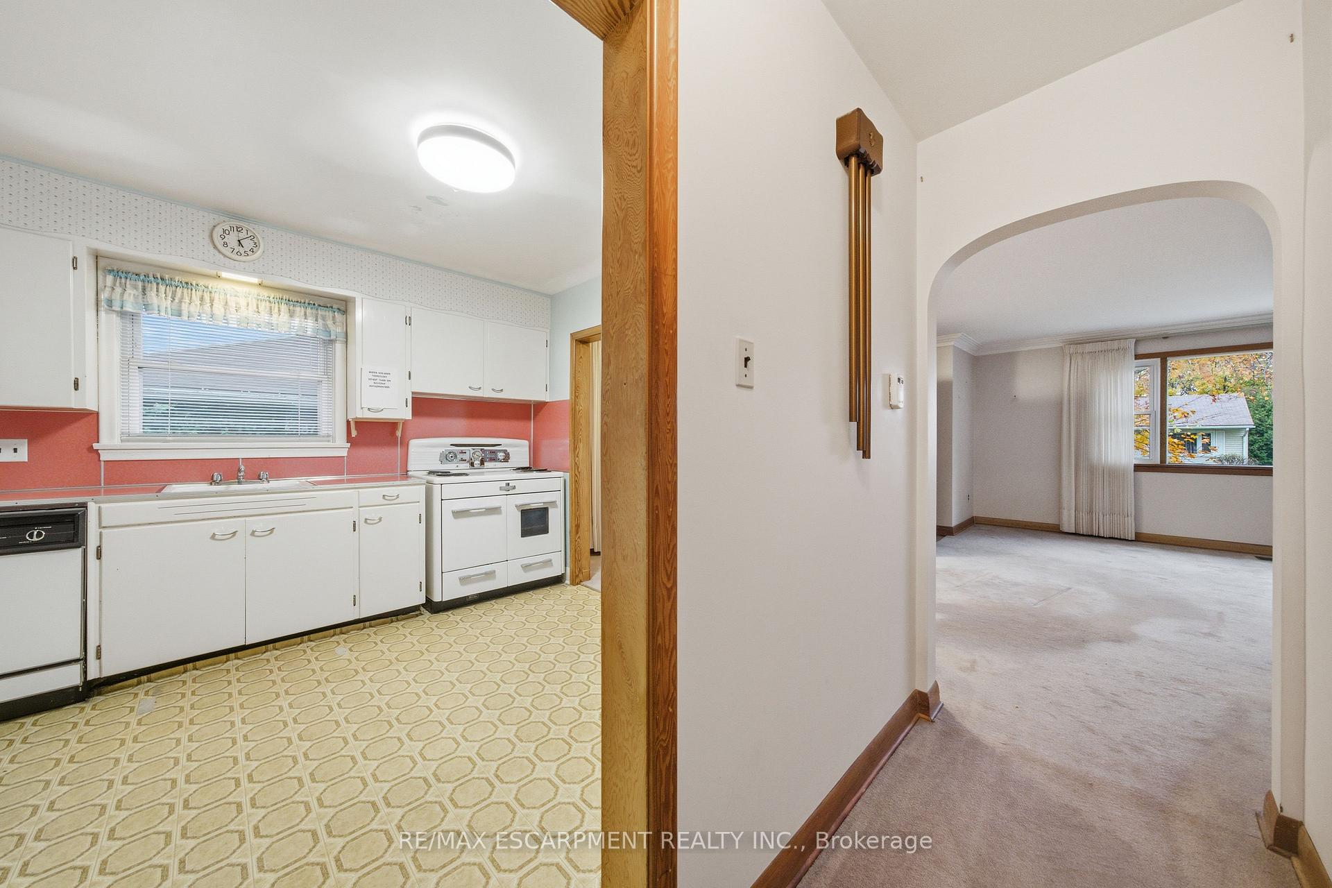 Photo 12 of 8 Fawell Avenue, St. Catharines, Grapeview — HOMEH