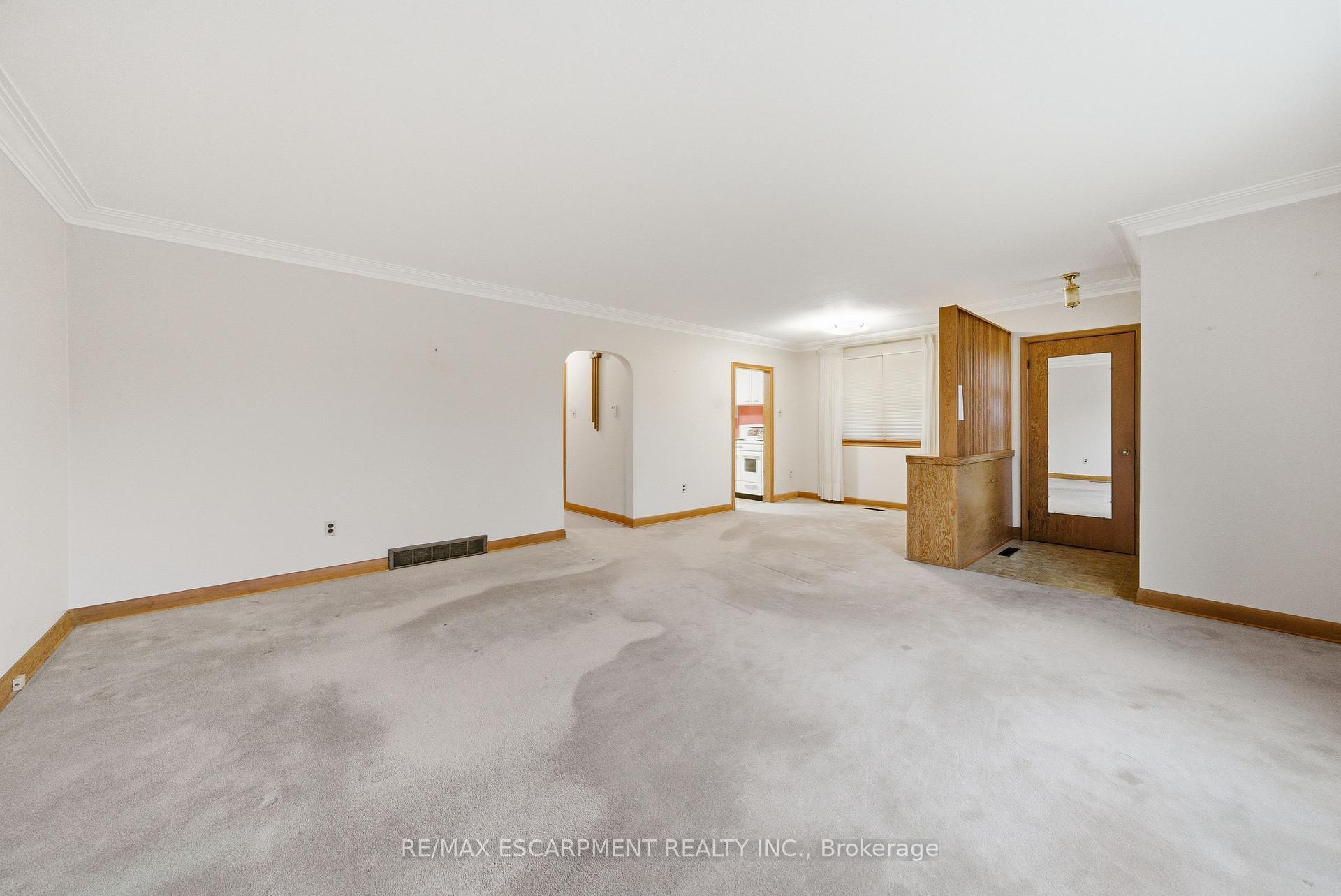 Photo 16 of 8 Fawell Avenue, St. Catharines, Grapeview — HOMEH
