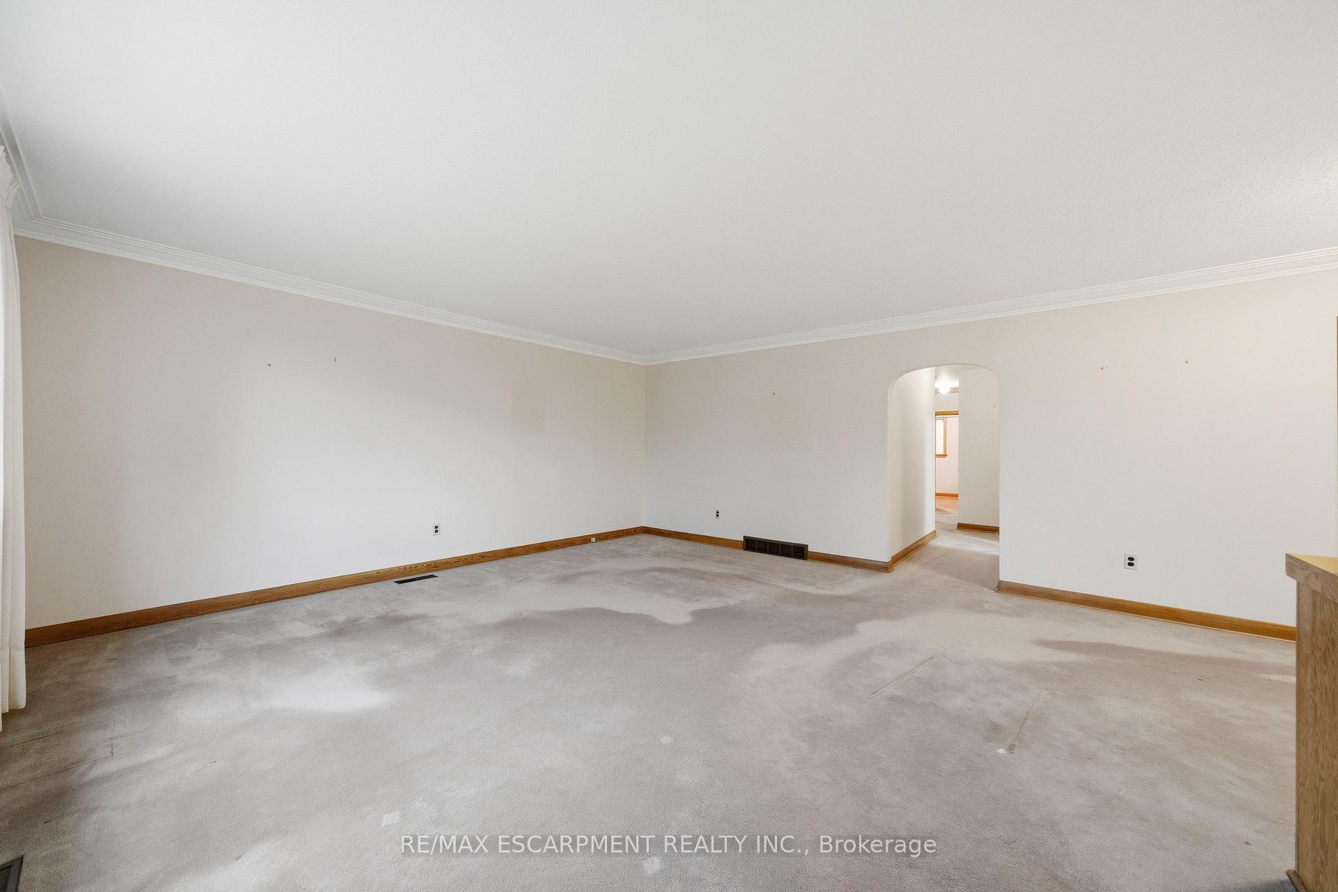 Photo 17 of 8 Fawell Avenue, St. Catharines, Grapeview — HOMEH