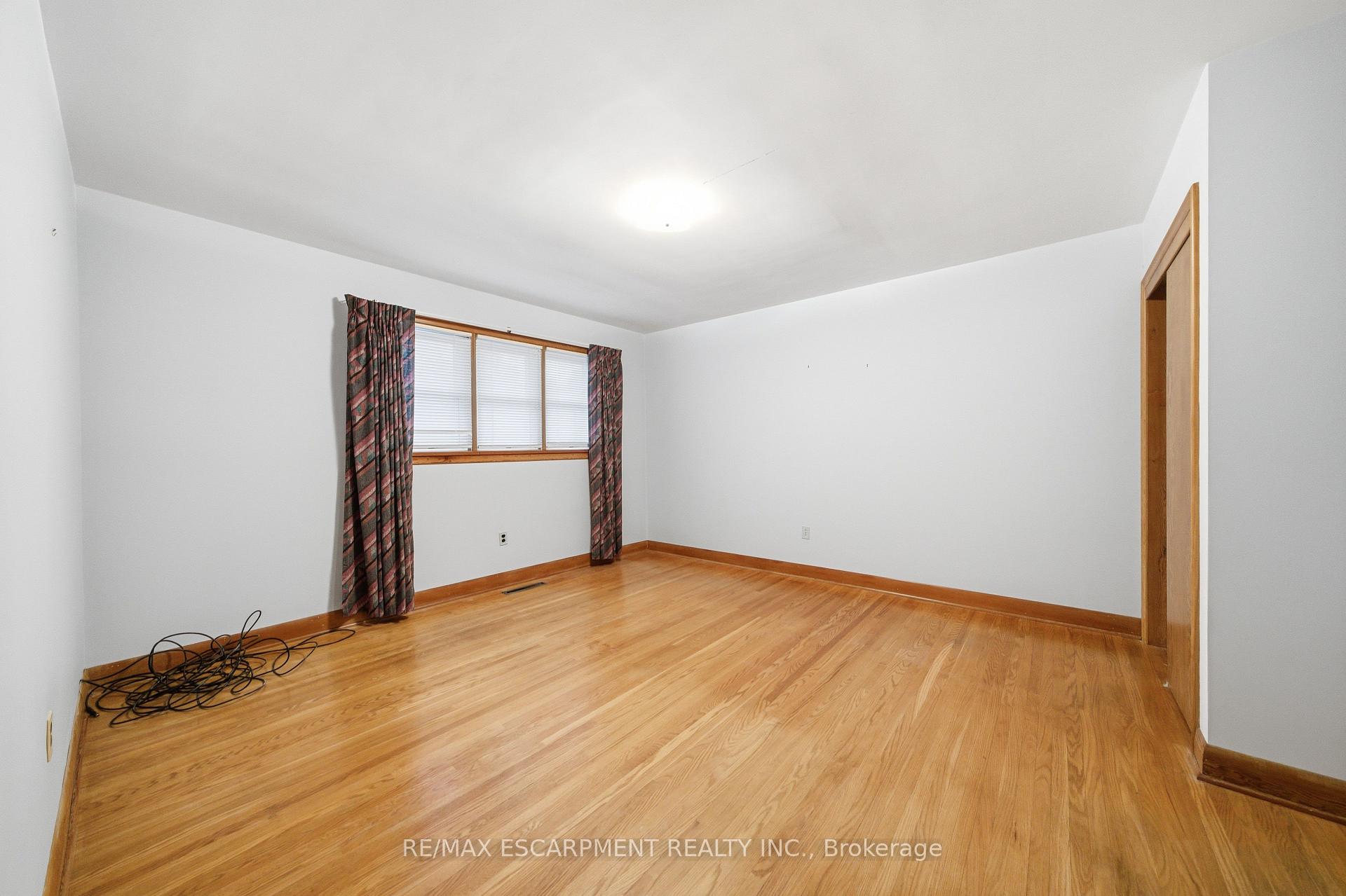 Photo 19 of 8 Fawell Avenue, St. Catharines, Grapeview — HOMEH