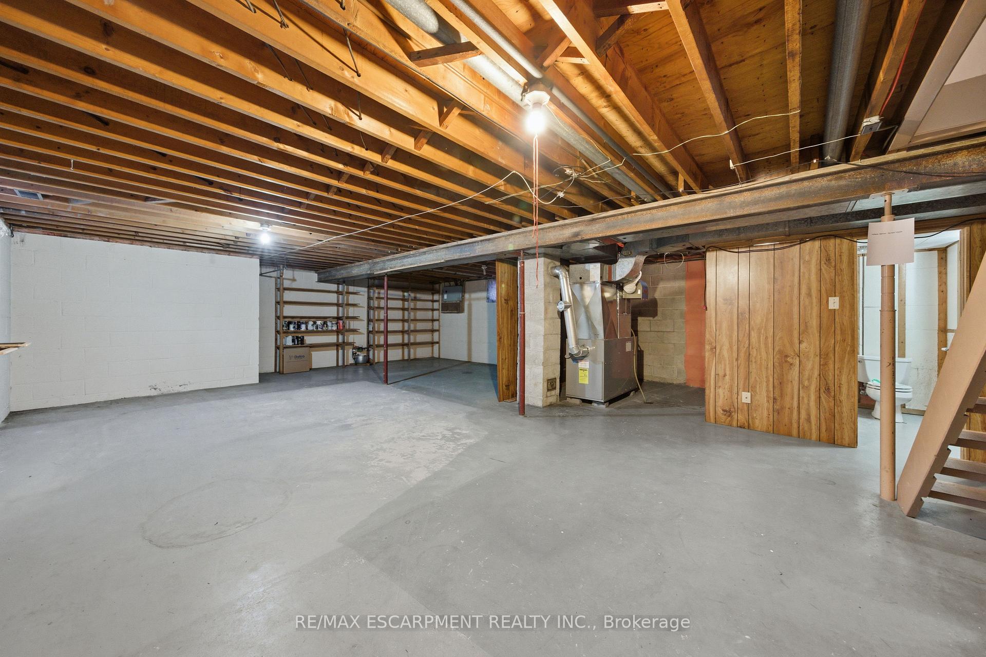 Photo 27 of 8 Fawell Avenue, St. Catharines, Grapeview — HOMEH