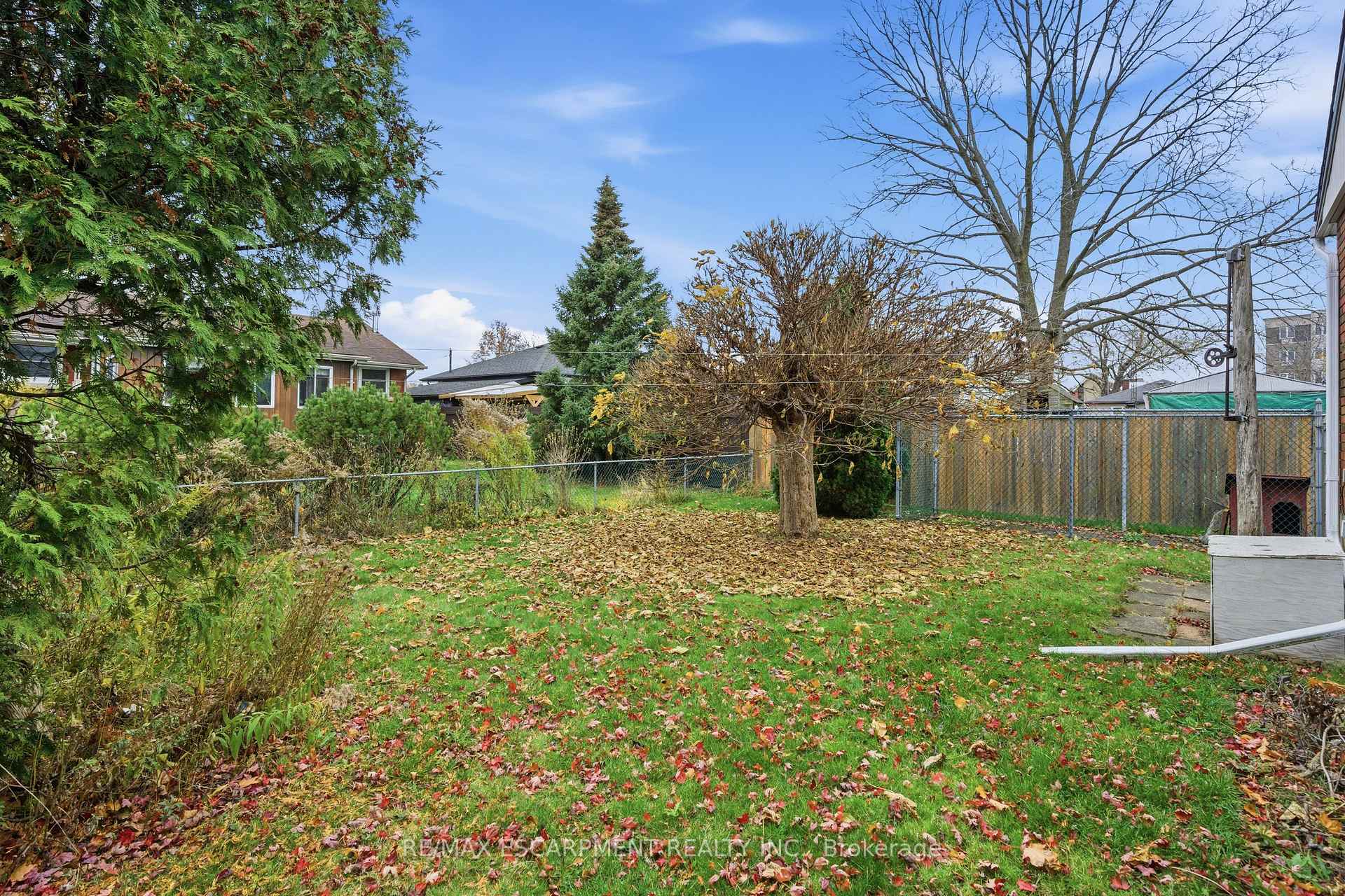 Photo 32 of 8 Fawell Avenue, St. Catharines, Grapeview — HOMEH