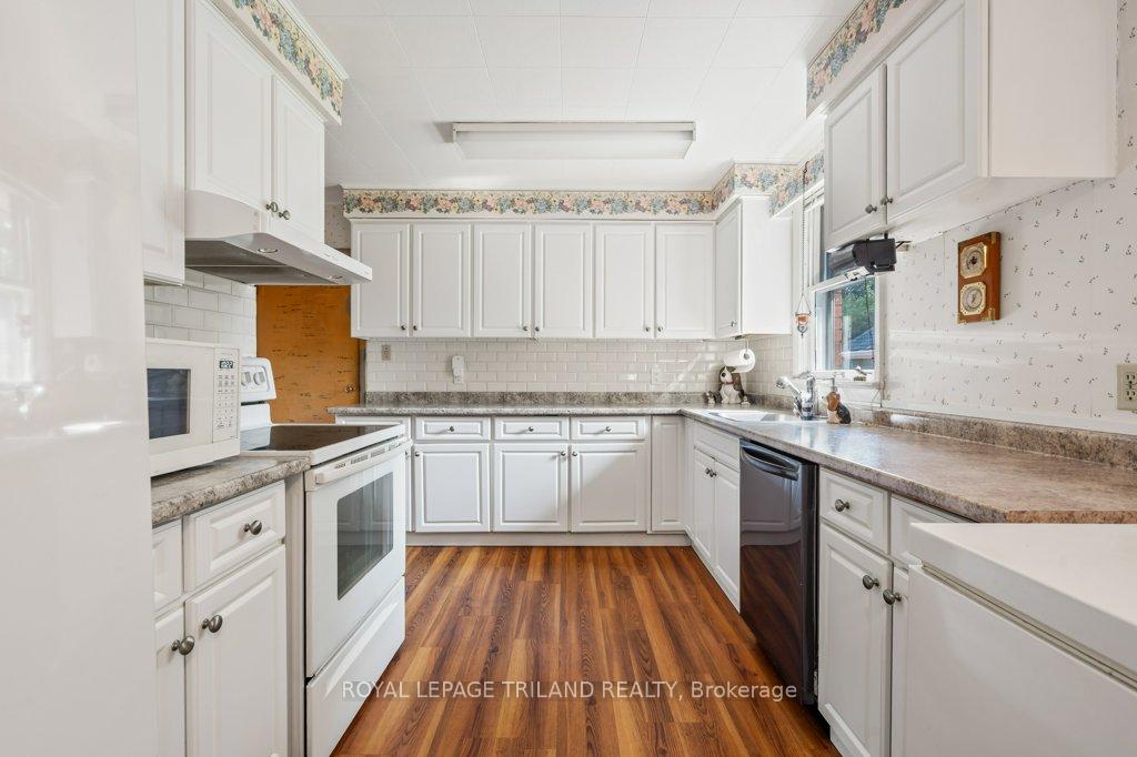 Photo 11 of 15 Dalewood Drive, St. Thomas — HOMEH