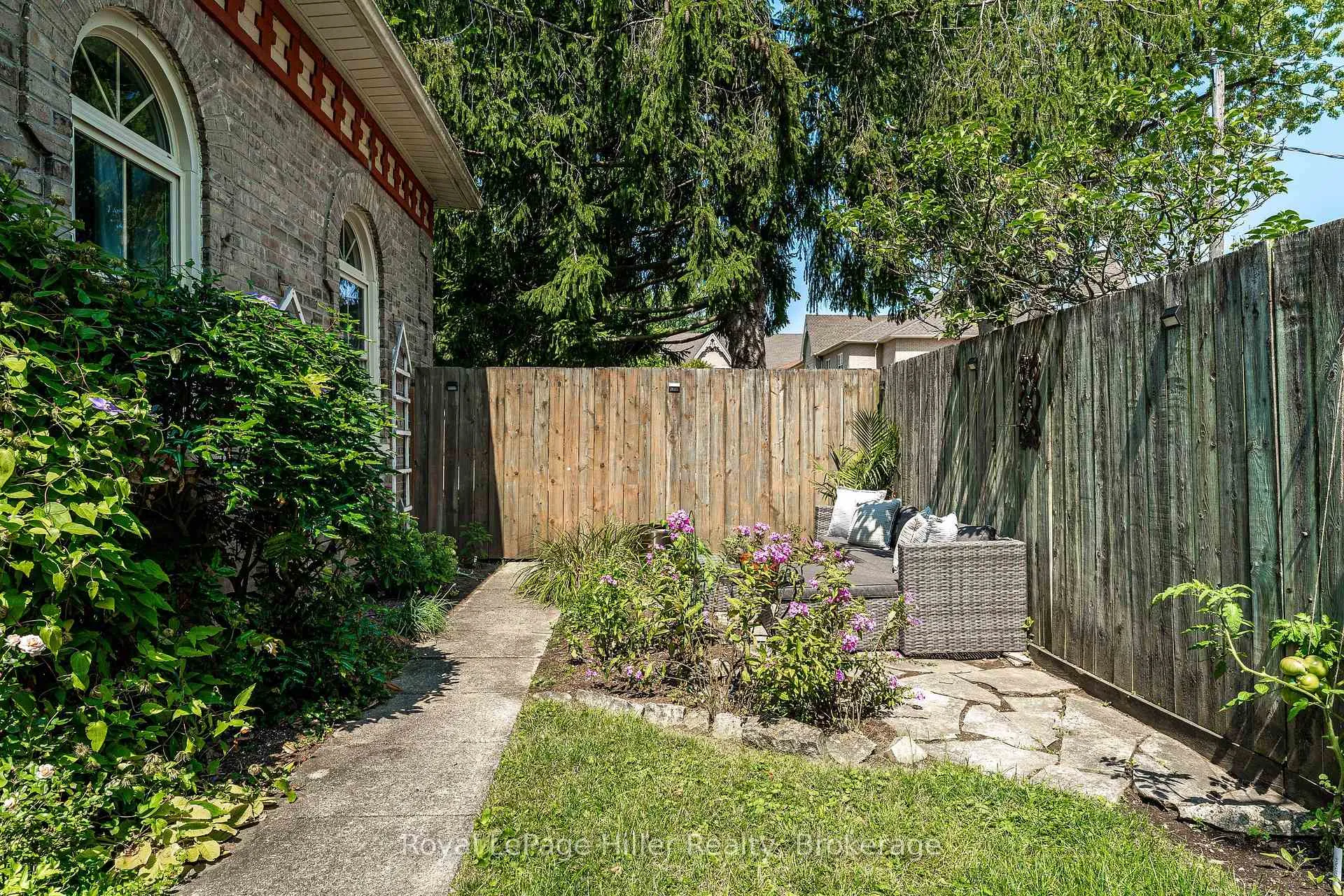Photo 37 of 23 Grant Street, Stratford — HOMEH