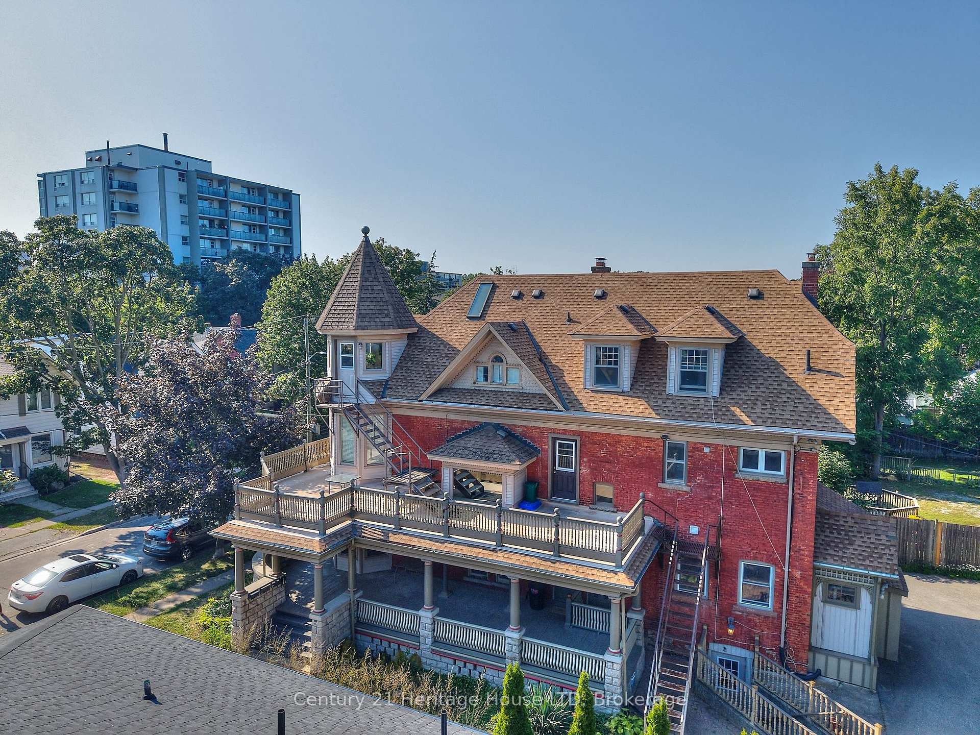 Photo 4 of 8 Montebello Place, St. Catharines, Downtown — HOMEH
