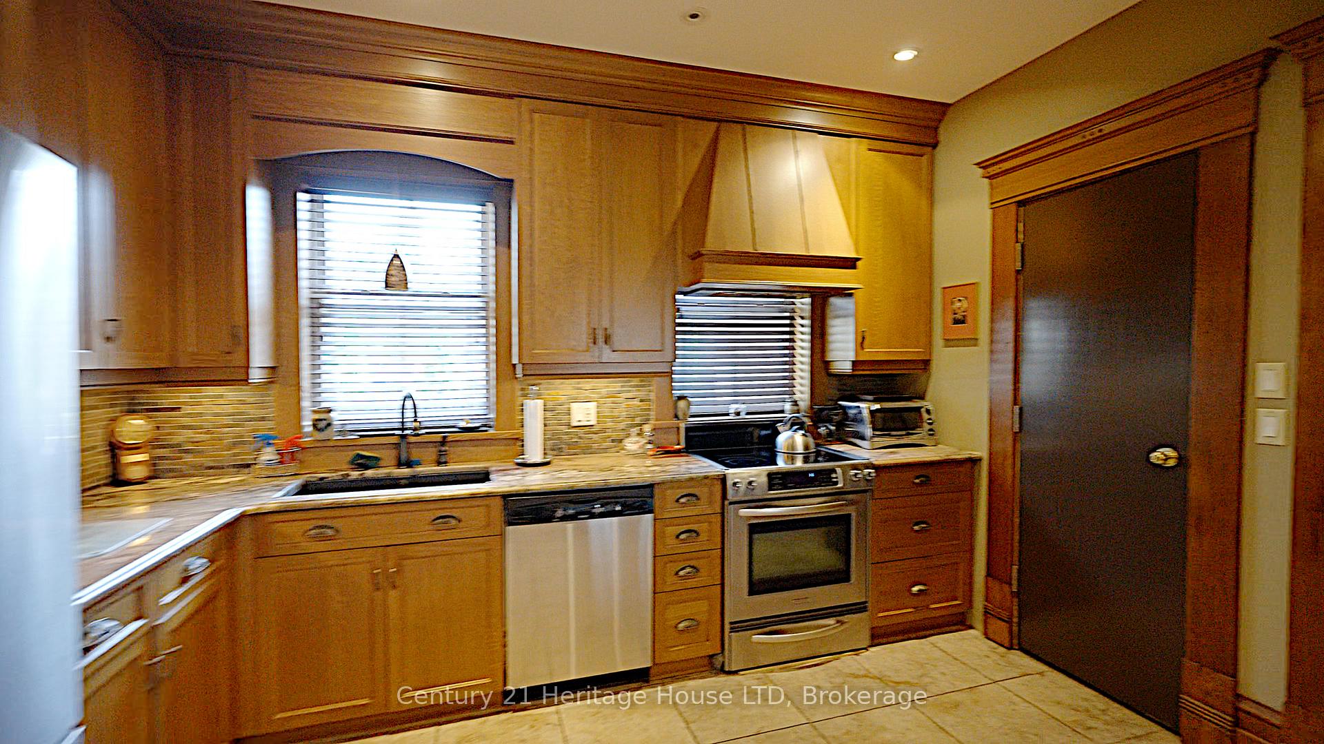 Photo 15 of 8 Montebello Place, St. Catharines, Downtown — HOMEH