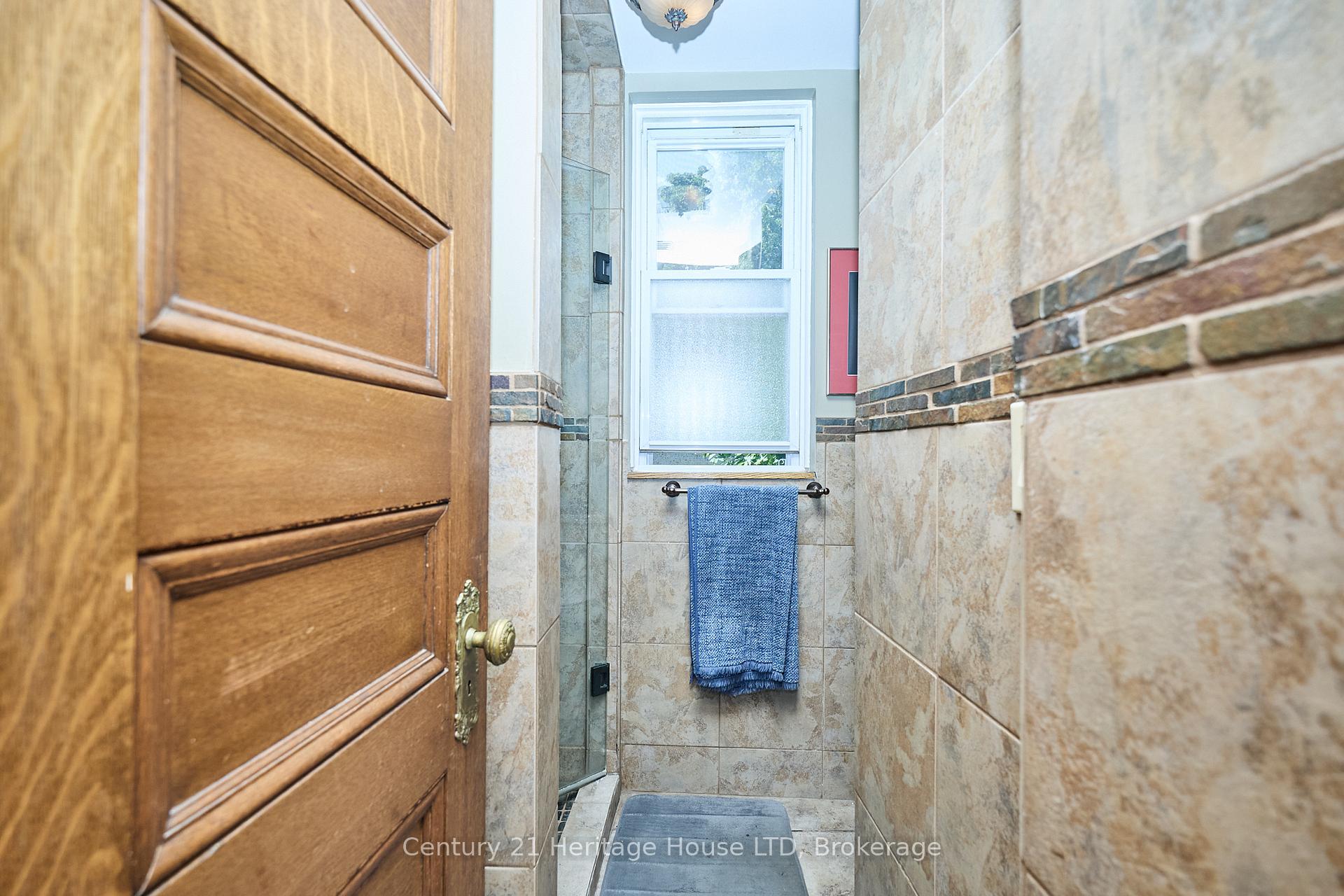 Photo 17 of 8 Montebello Place, St. Catharines, Downtown — HOMEH