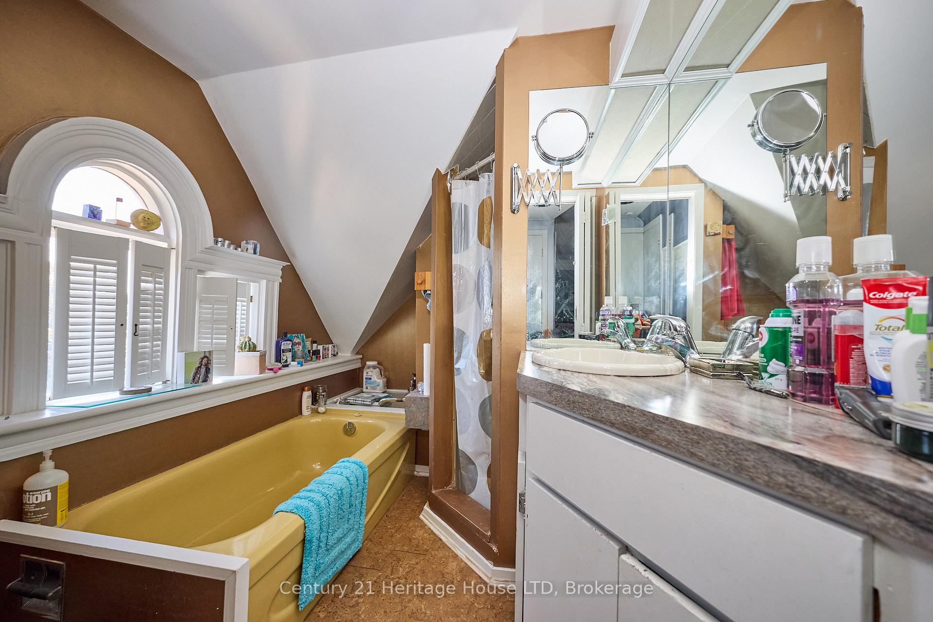 Photo 38 of 8 Montebello Place, St. Catharines, Downtown — HOMEH