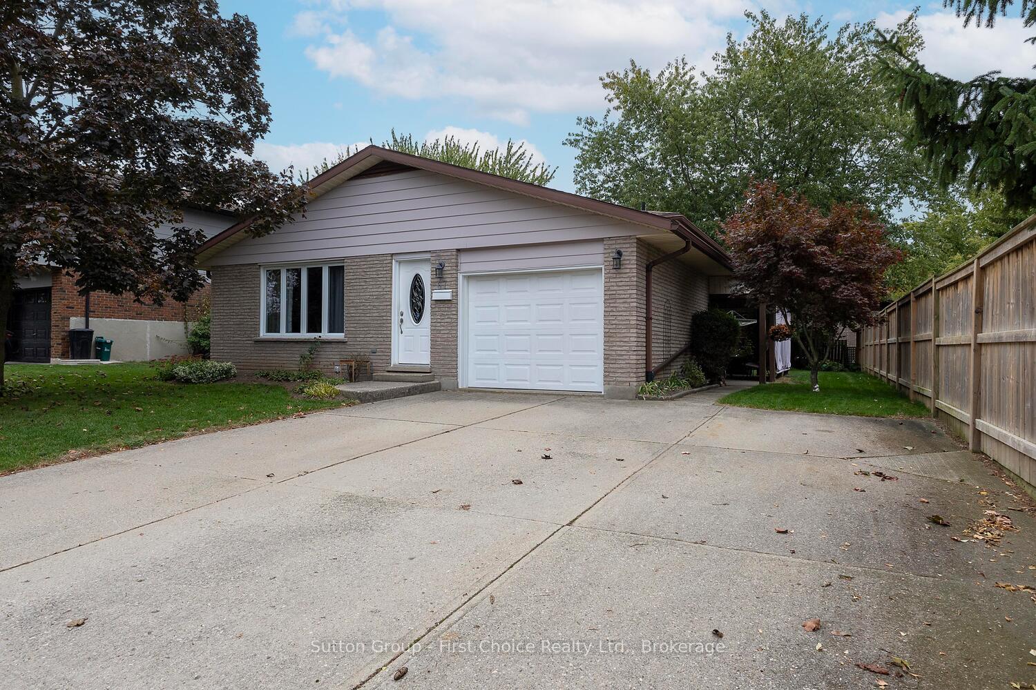 Photo 2 of 67 Dixon Road, Stratford — HOMEH