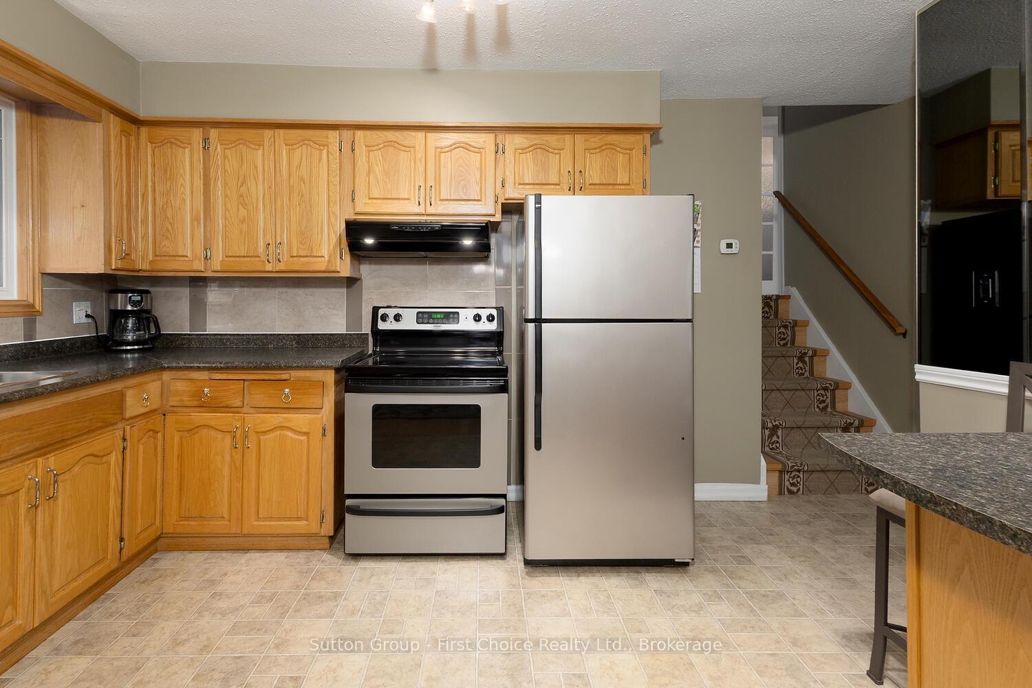 Photo 11 of 67 Dixon Road, Stratford — HOMEH