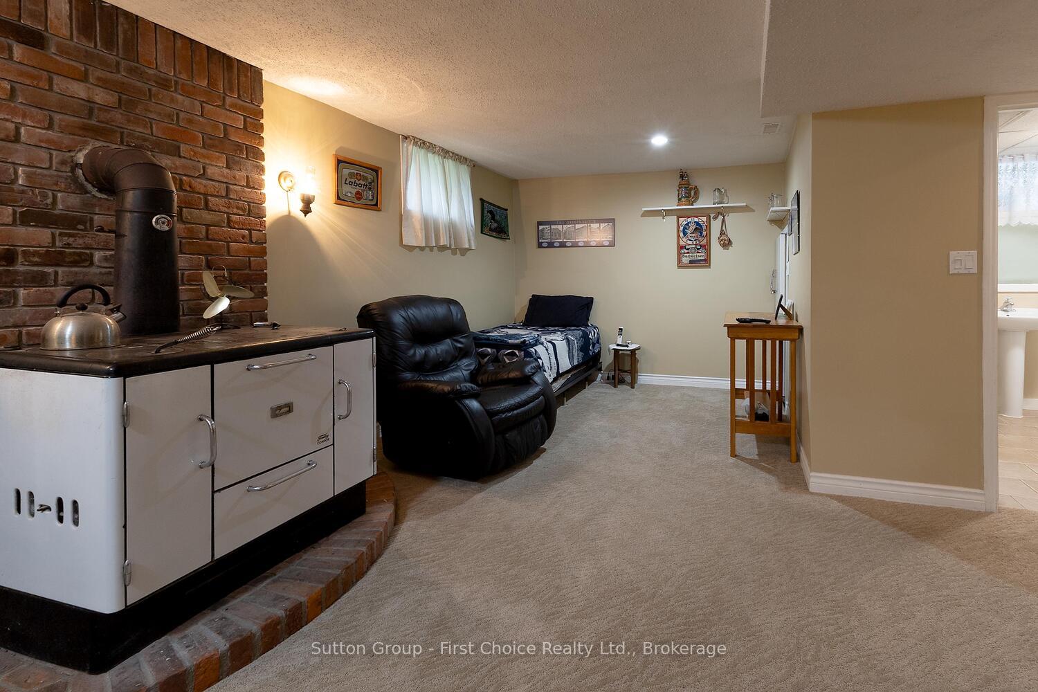 Photo 17 of 67 Dixon Road, Stratford — HOMEH