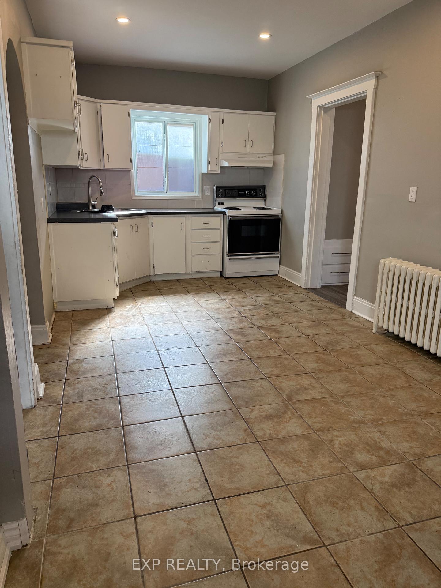 Photo 15 of Unit Main Floor, 37 York Street, St. Catharines, Downtown — HOMEH