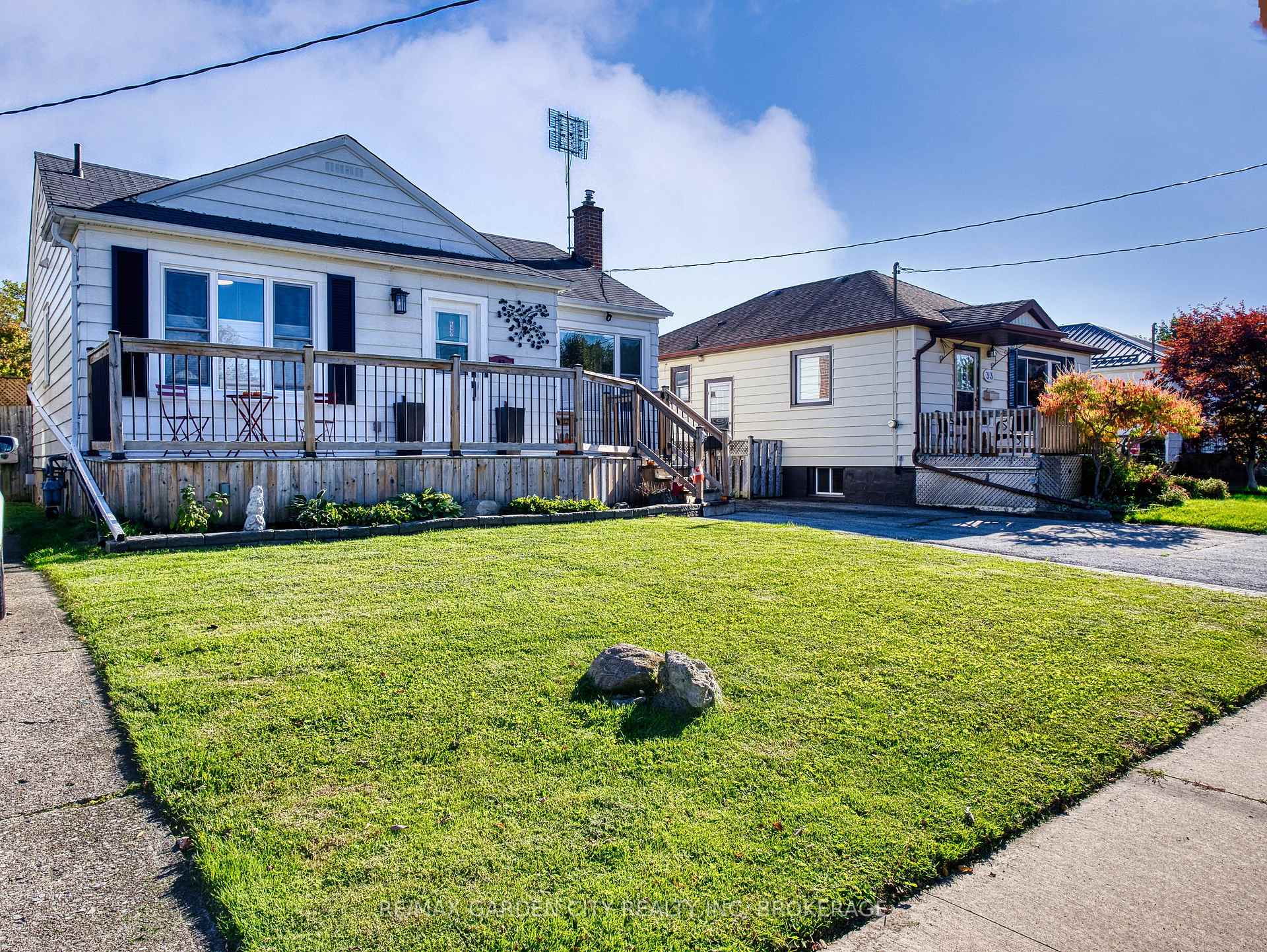 Photo 3 of 31 Bridge Street, St. Catharines, Grapeview — HOMEH