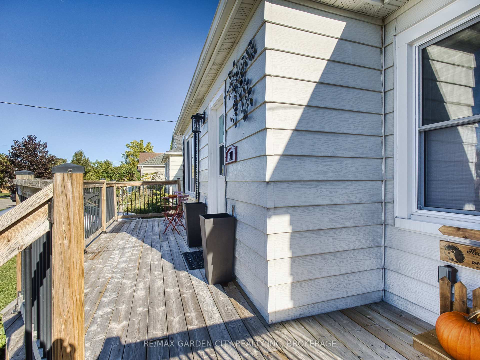 Photo 4 of 31 Bridge Street, St. Catharines, Grapeview — HOMEH