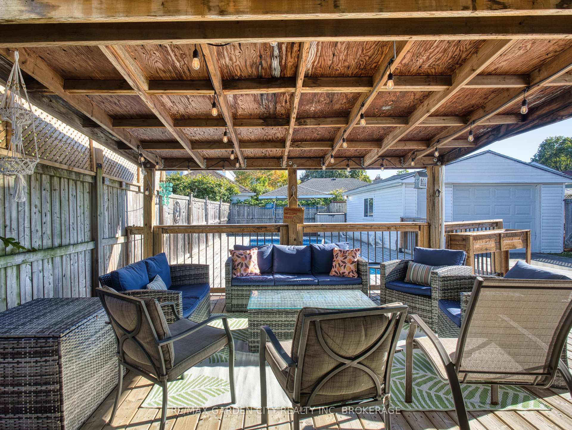 Photo 10 of 31 Bridge Street, St. Catharines, Grapeview — HOMEH