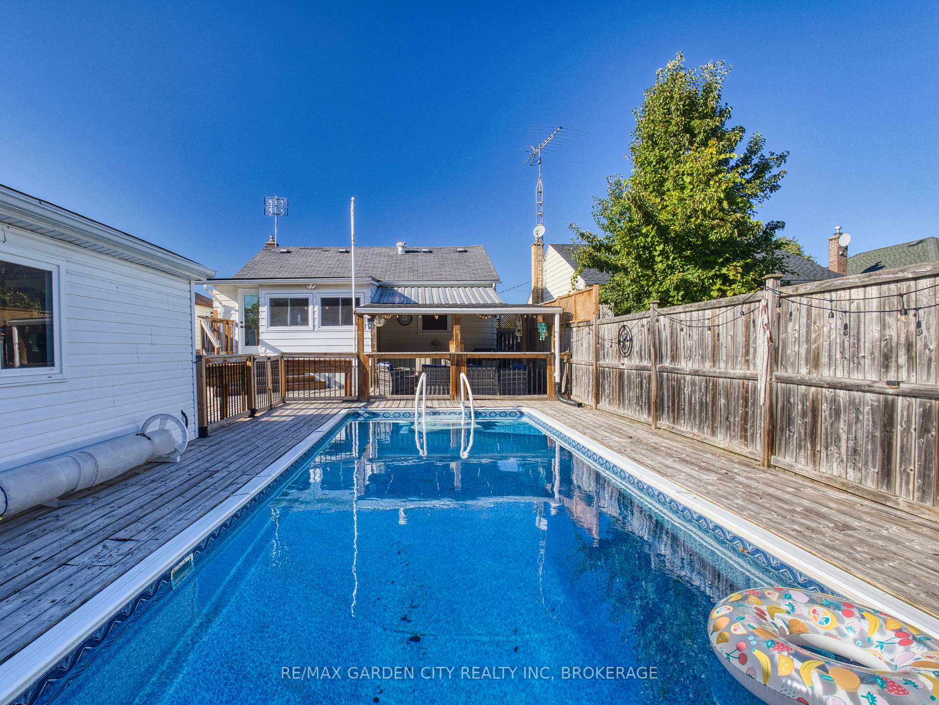 Photo 14 of 31 Bridge Street, St. Catharines, Grapeview — HOMEH