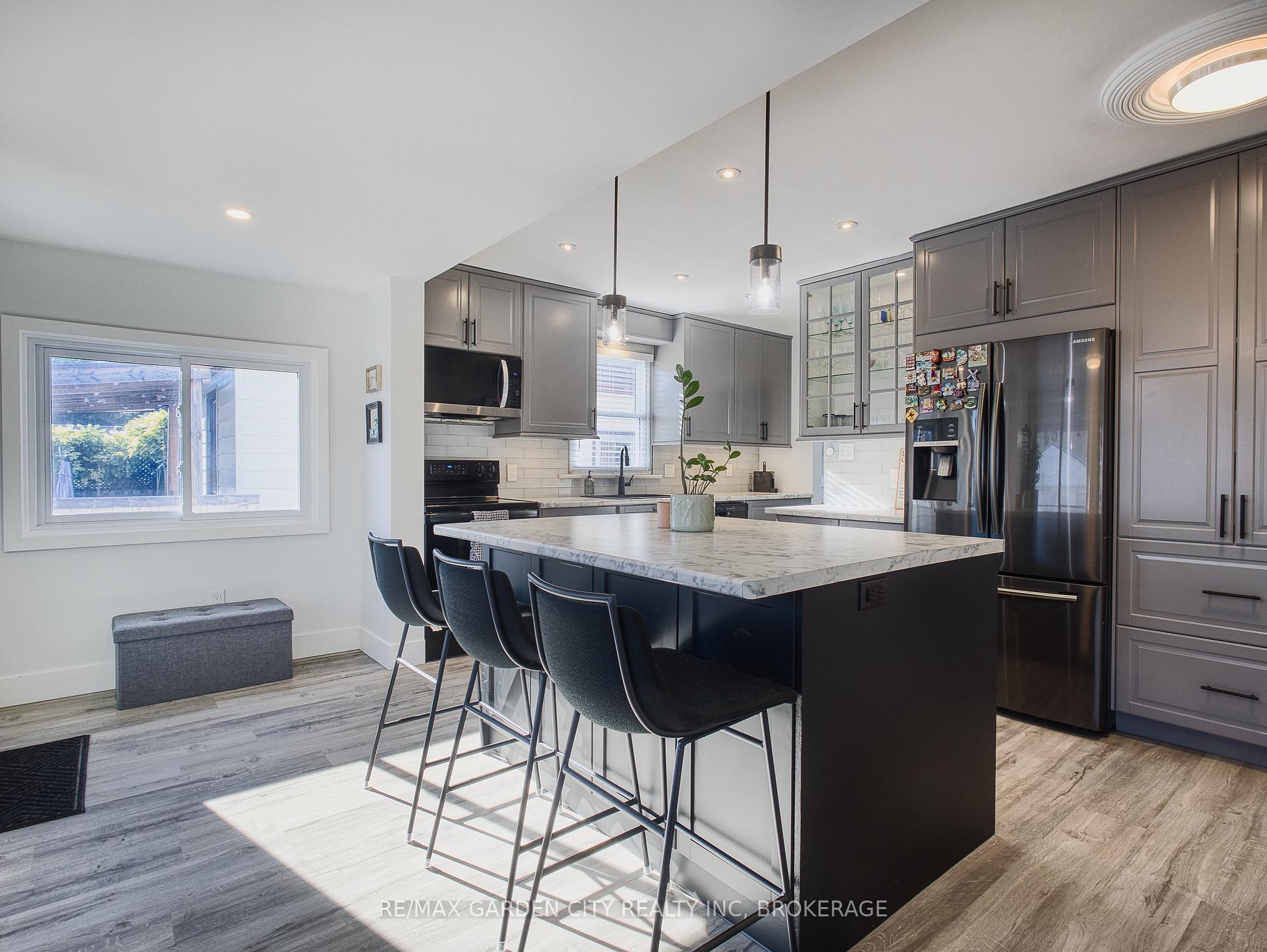 Photo 23 of 31 Bridge Street, St. Catharines, Grapeview — HOMEH