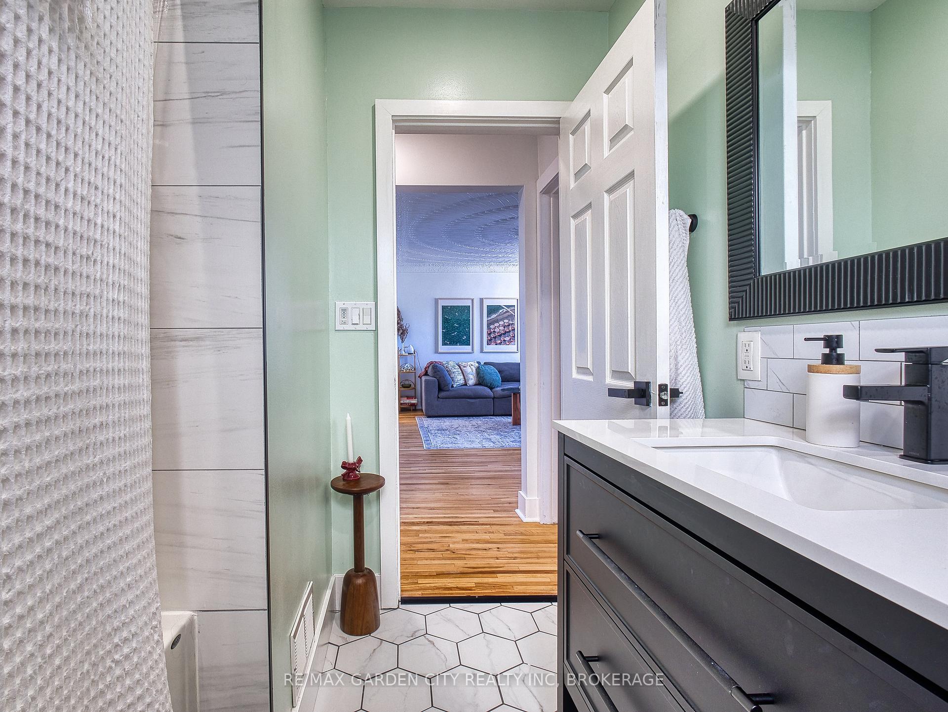 Photo 32 of 31 Bridge Street, St. Catharines, Grapeview — HOMEH