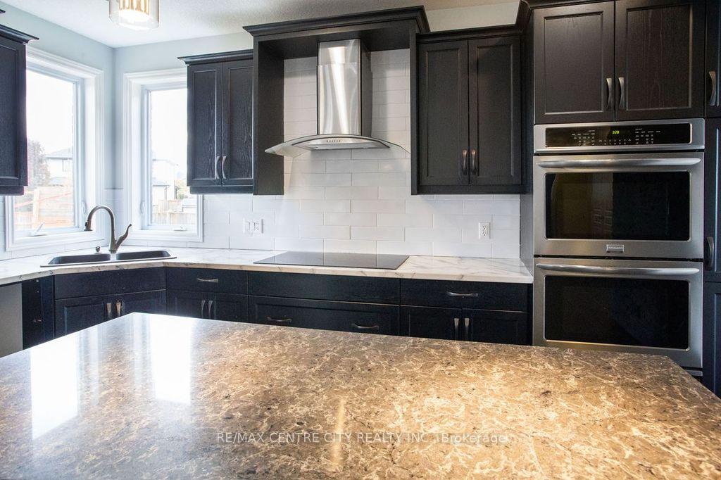 Photo 9 of 7 Turnberry Court, St. Thomas — HOMEH