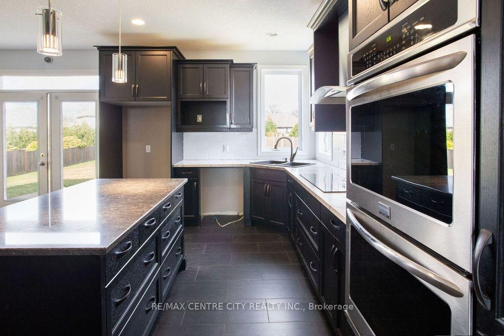 Photo 10 of 7 Turnberry Court, St. Thomas — HOMEH