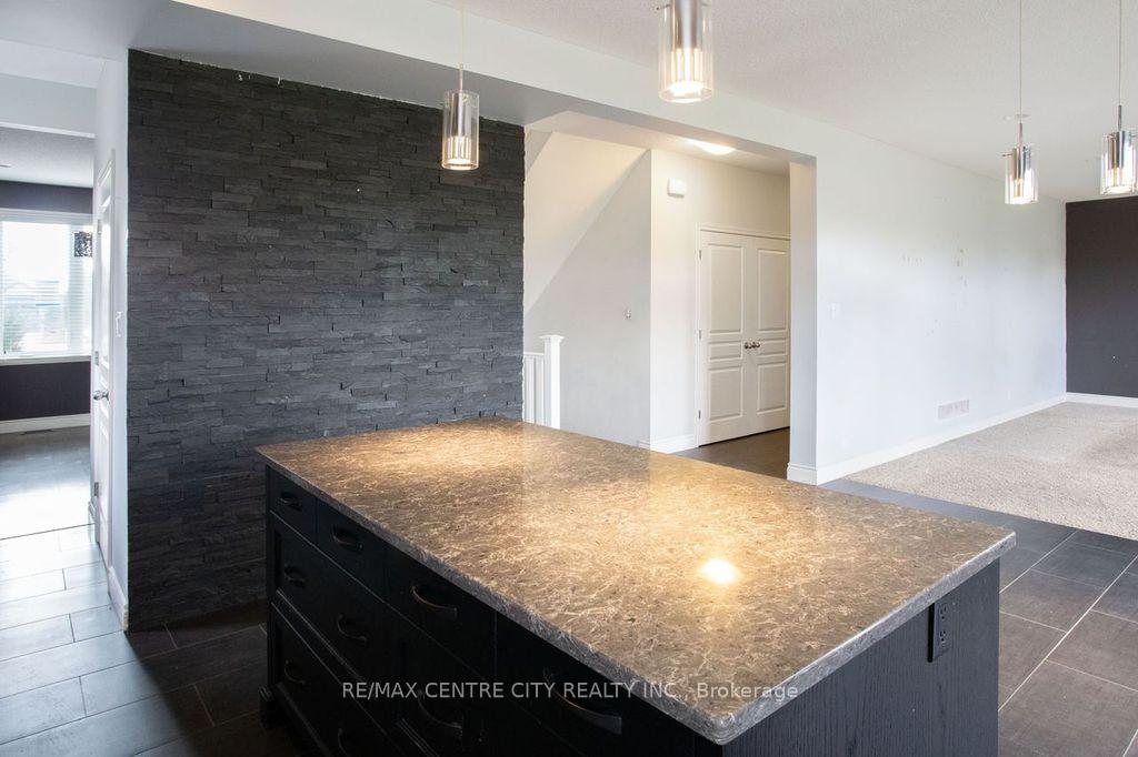 Photo 12 of 7 Turnberry Court, St. Thomas — HOMEH