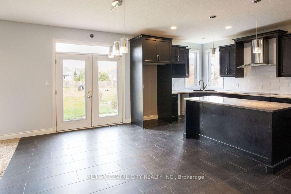 Photo 13 of 7 Turnberry Court, St. Thomas — HOMEH