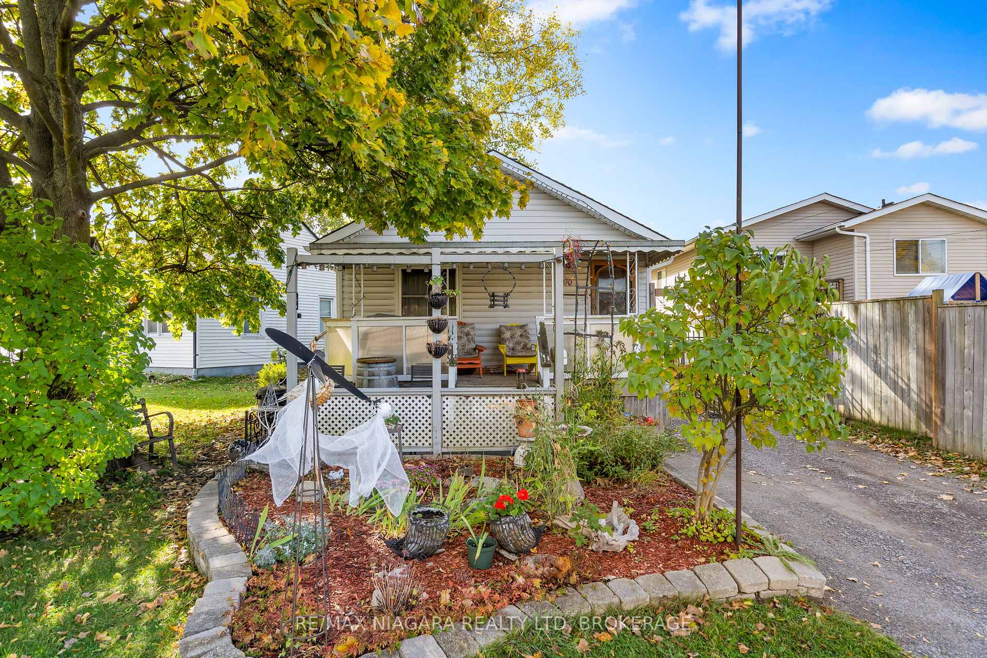 Photo 2 of 60 Rosedale Avenue, St. Catharines, Secord Woods — HOMEH