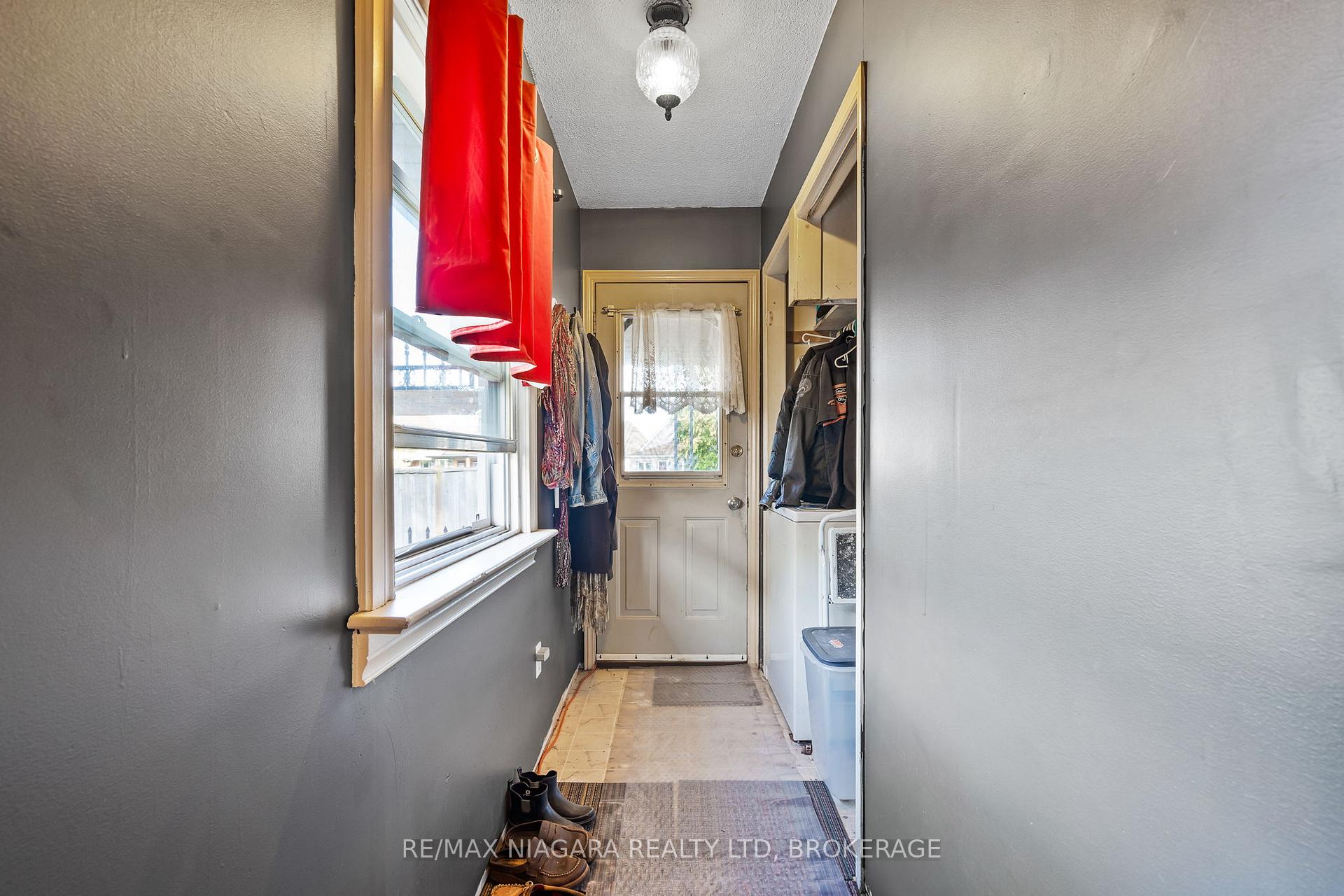 Photo 6 of 60 Rosedale Avenue, St. Catharines, Secord Woods — HOMEH