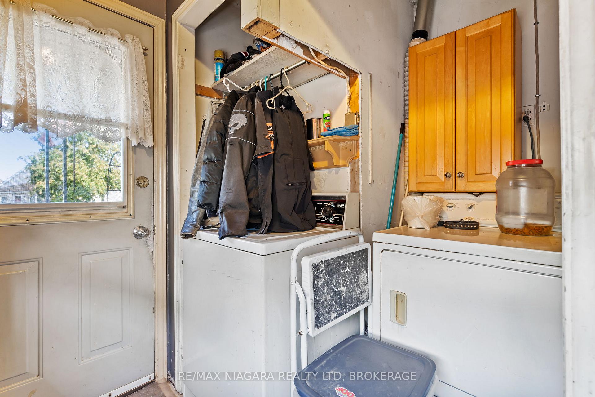 Photo 7 of 60 Rosedale Avenue, St. Catharines, Secord Woods — HOMEH