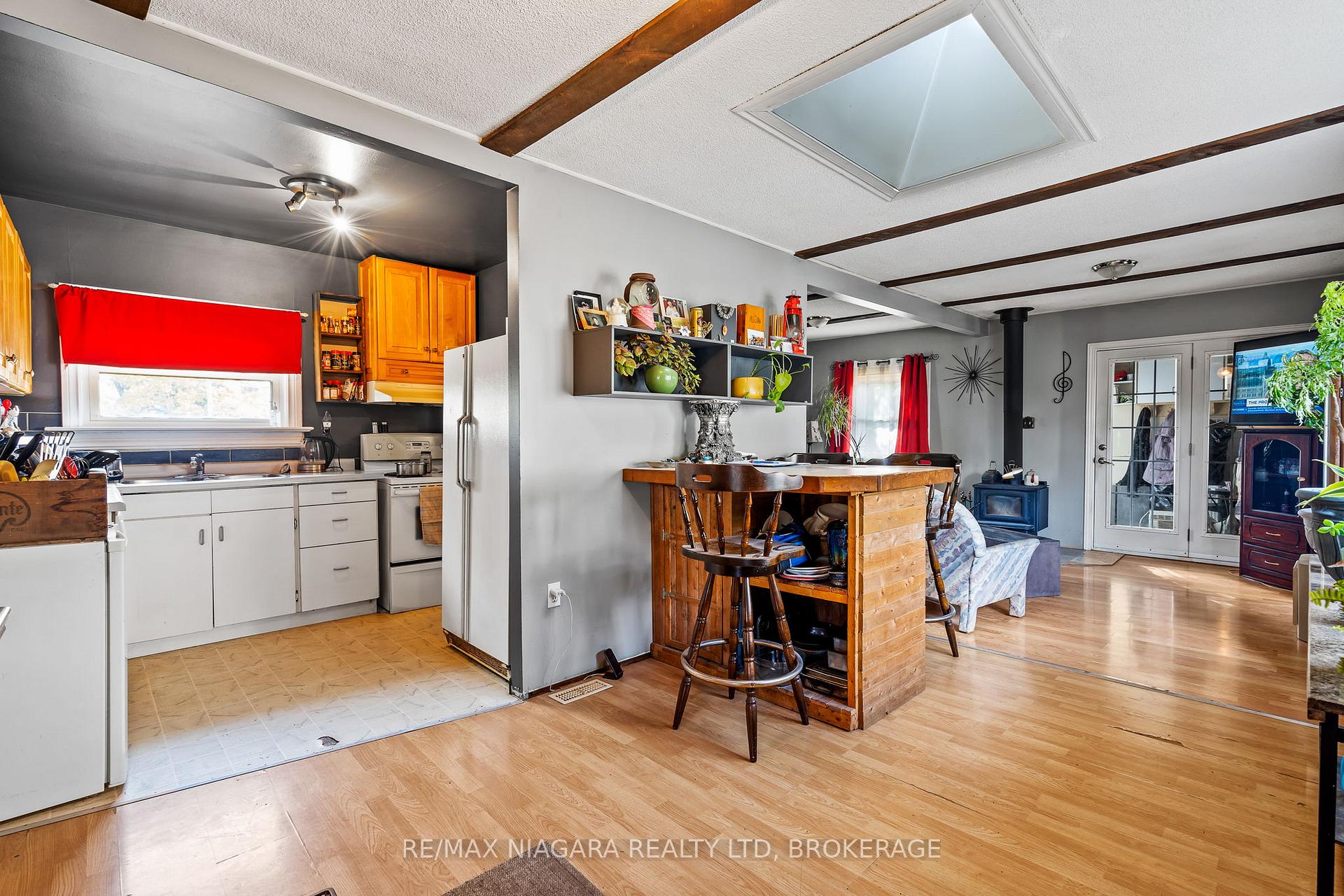 Photo 8 of 60 Rosedale Avenue, St. Catharines, Secord Woods — HOMEH
