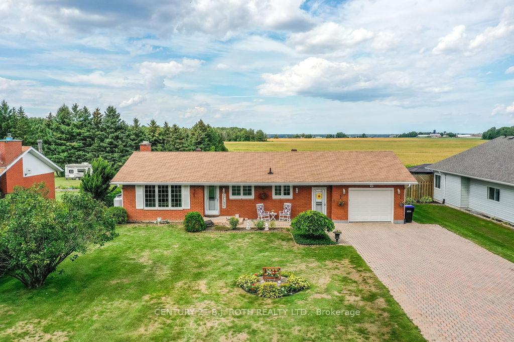 Photo 1 of 1452 County Rd 92, Springwater, Rural Springwater — HOMEH
