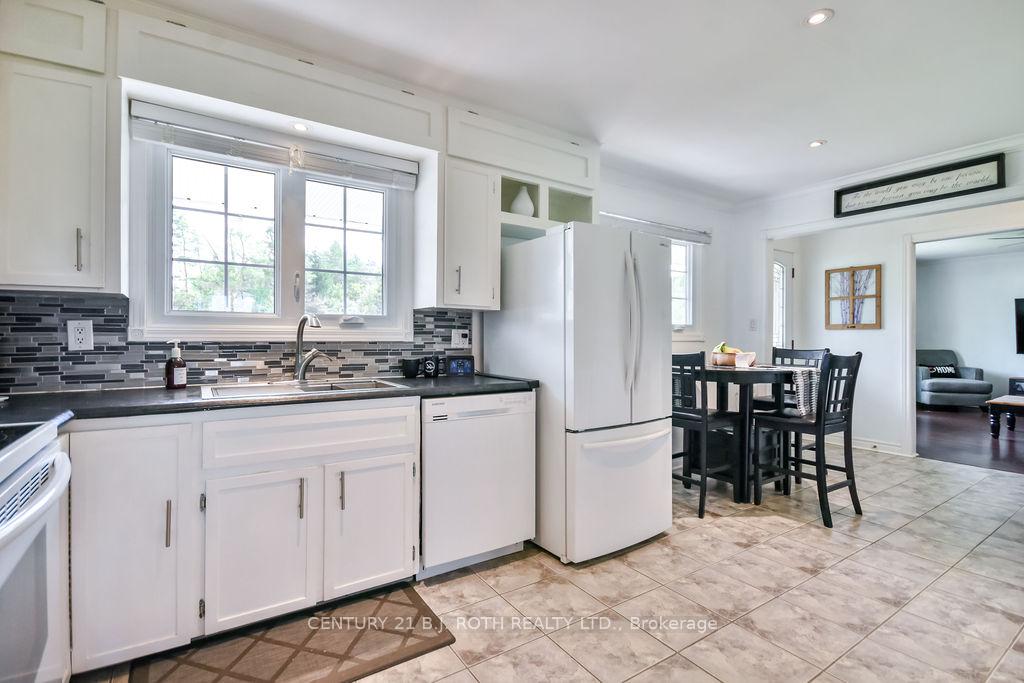 Photo 4 of 1452 County Rd 92, Springwater, Rural Springwater — HOMEH