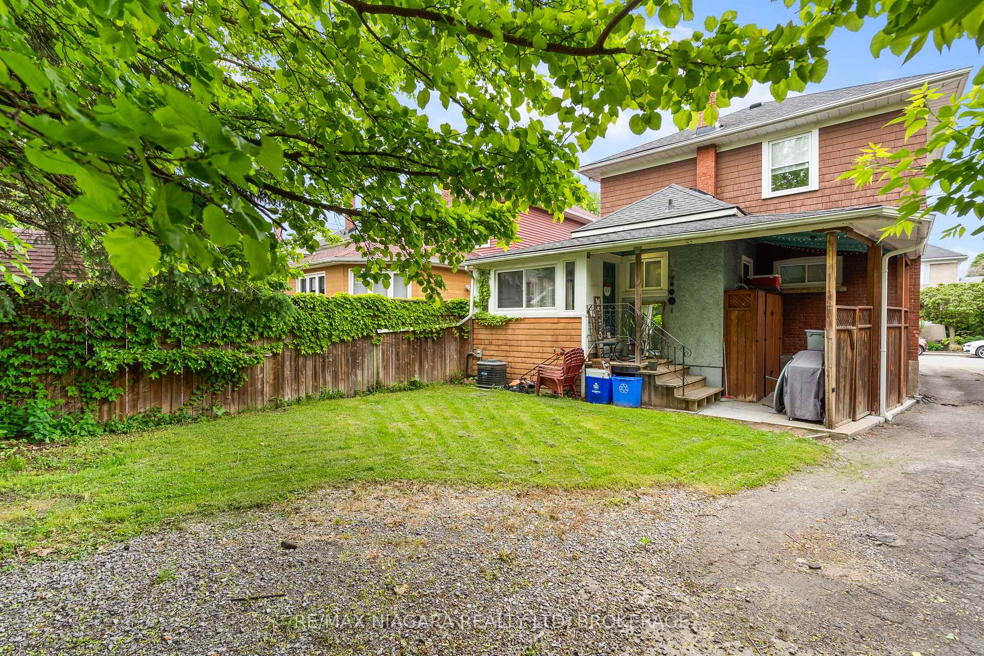 Photo 3 of 47 Chaplin Avenue, St. Catharines, Downtown — HOMEH