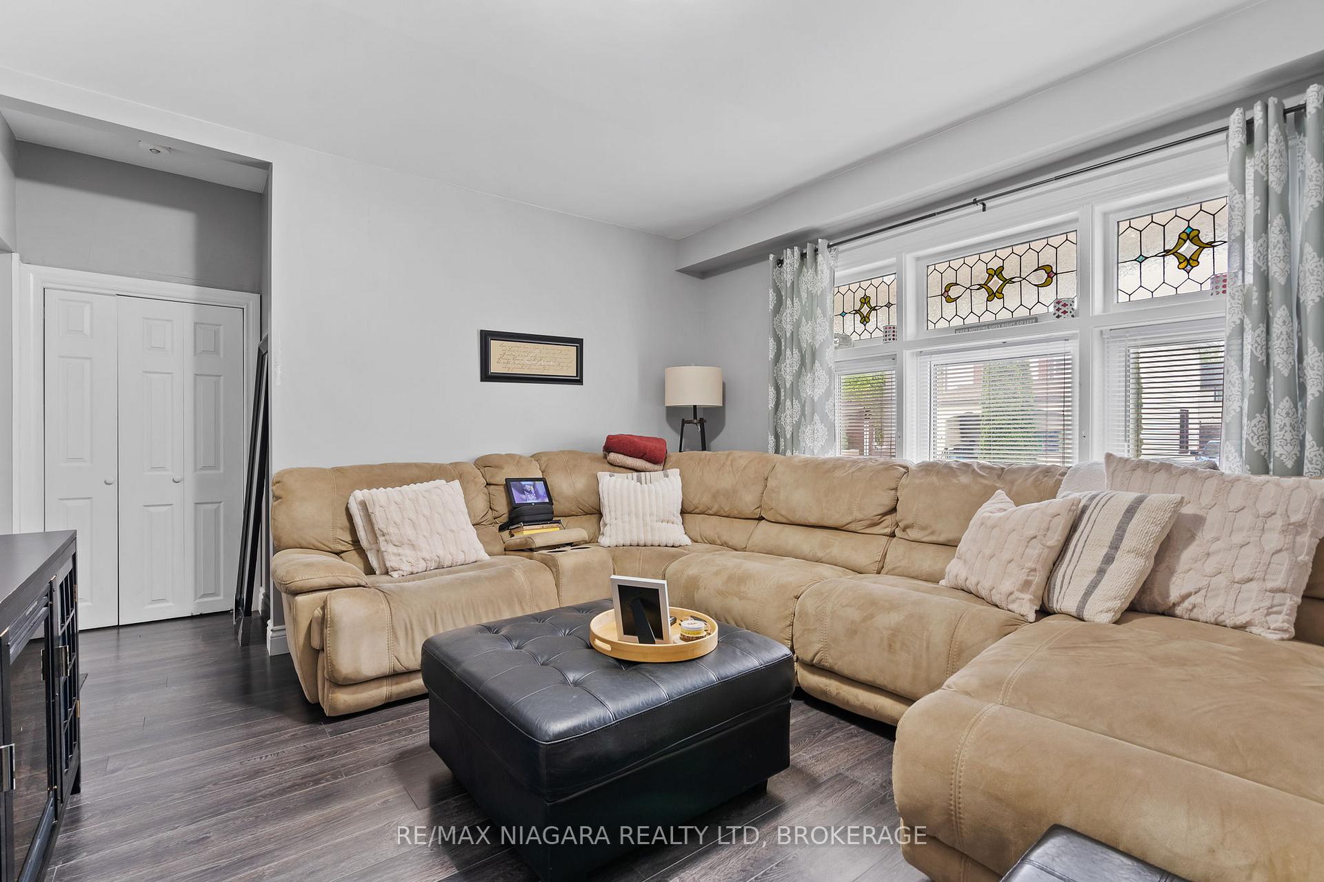 Photo 10 of 47 Chaplin Avenue, St. Catharines, Downtown — HOMEH