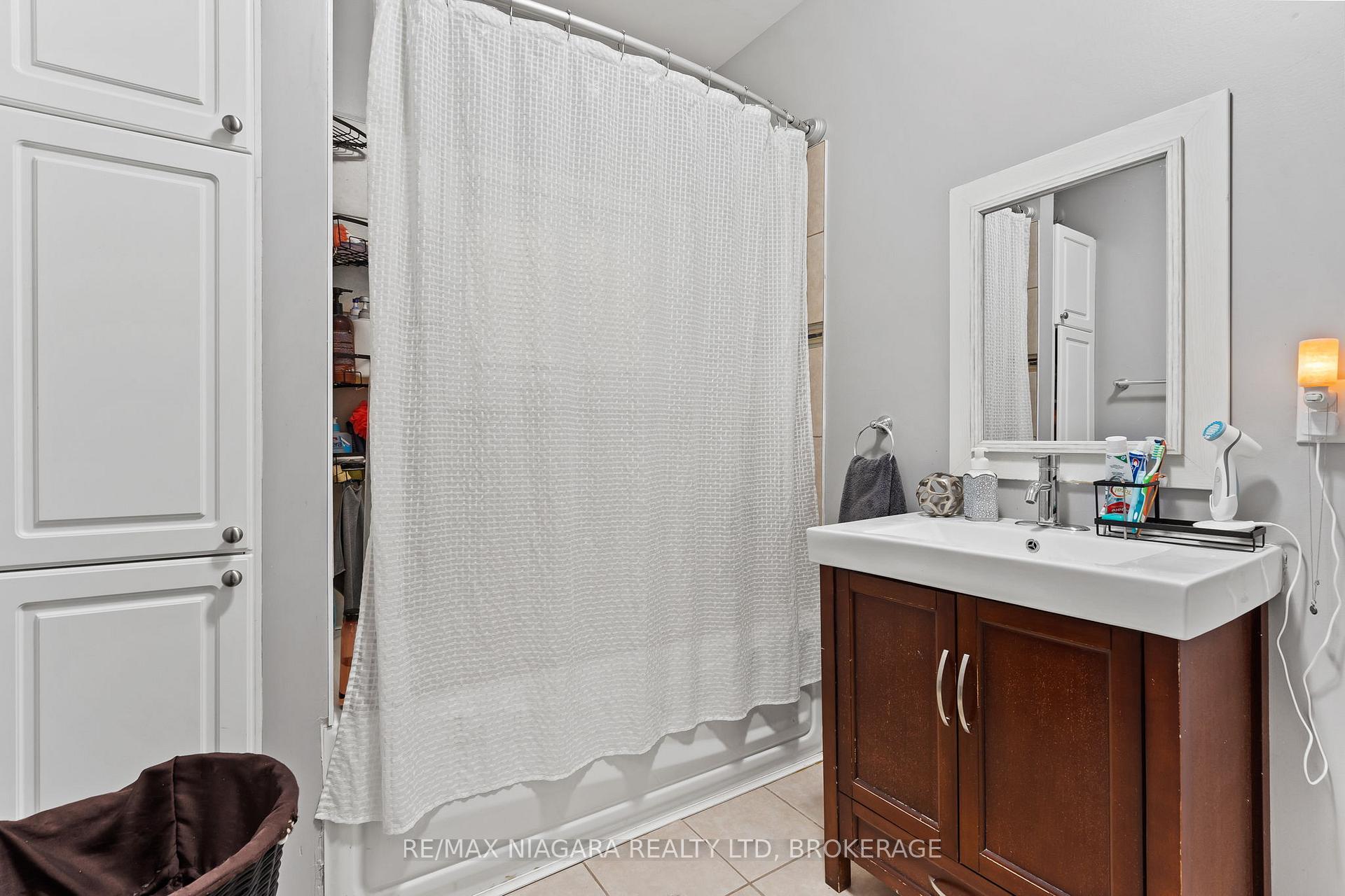 Photo 11 of 47 Chaplin Avenue, St. Catharines, Downtown — HOMEH