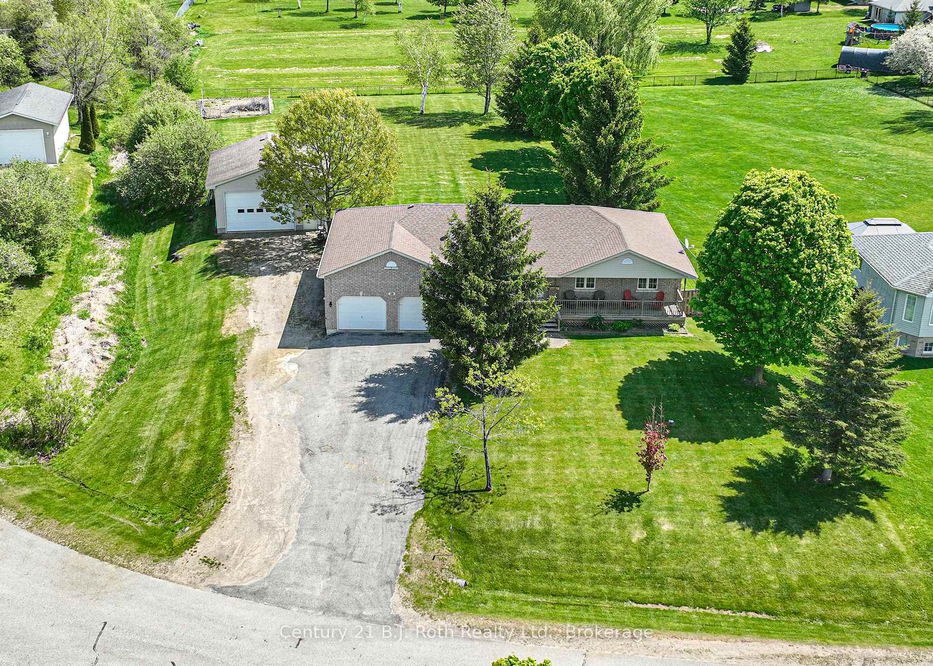 Photo 1 of 28 Marl Creek Drive, Springwater, Phelpston — HOMEH