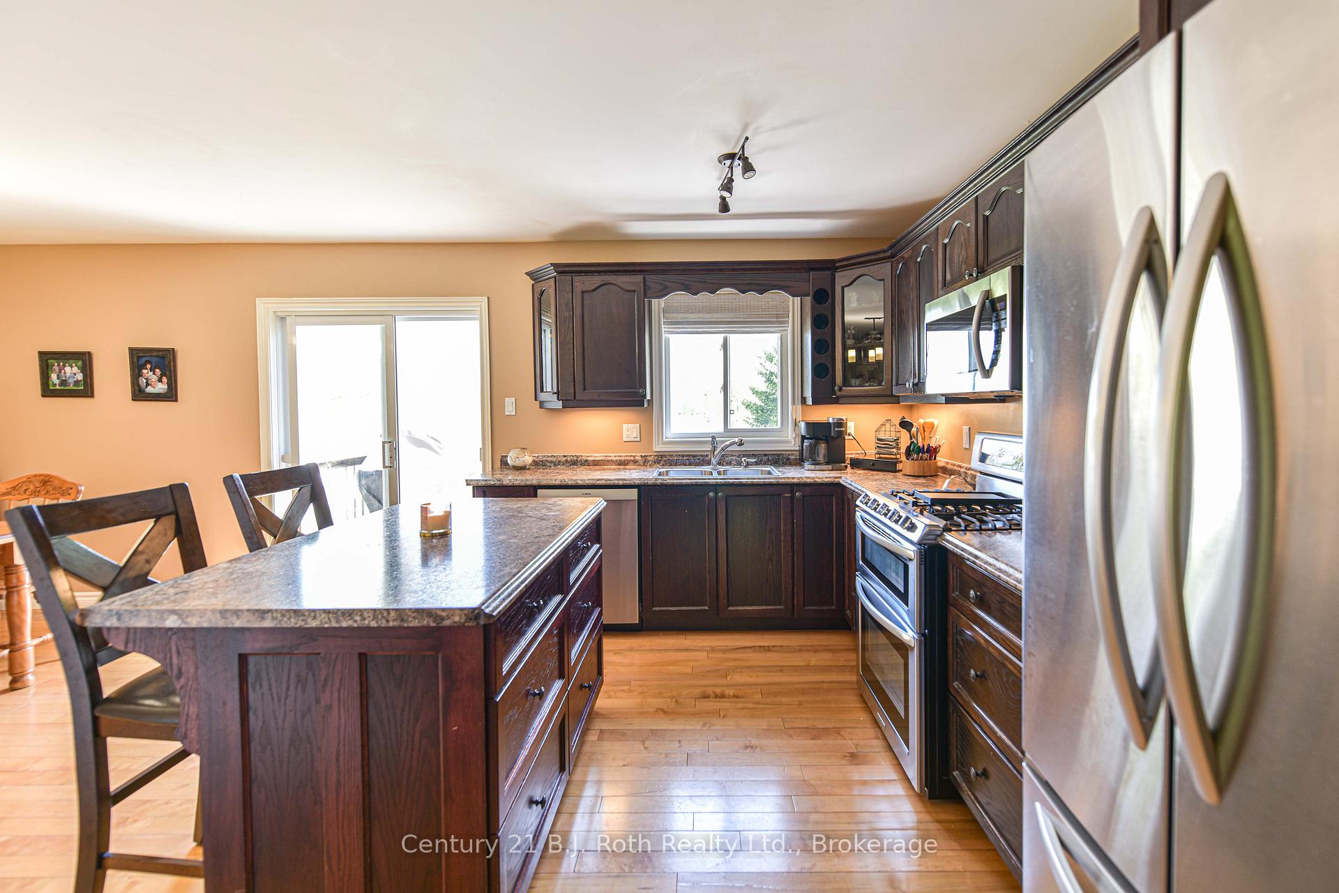 Photo 13 of 28 Marl Creek Drive, Springwater, Phelpston — HOMEH