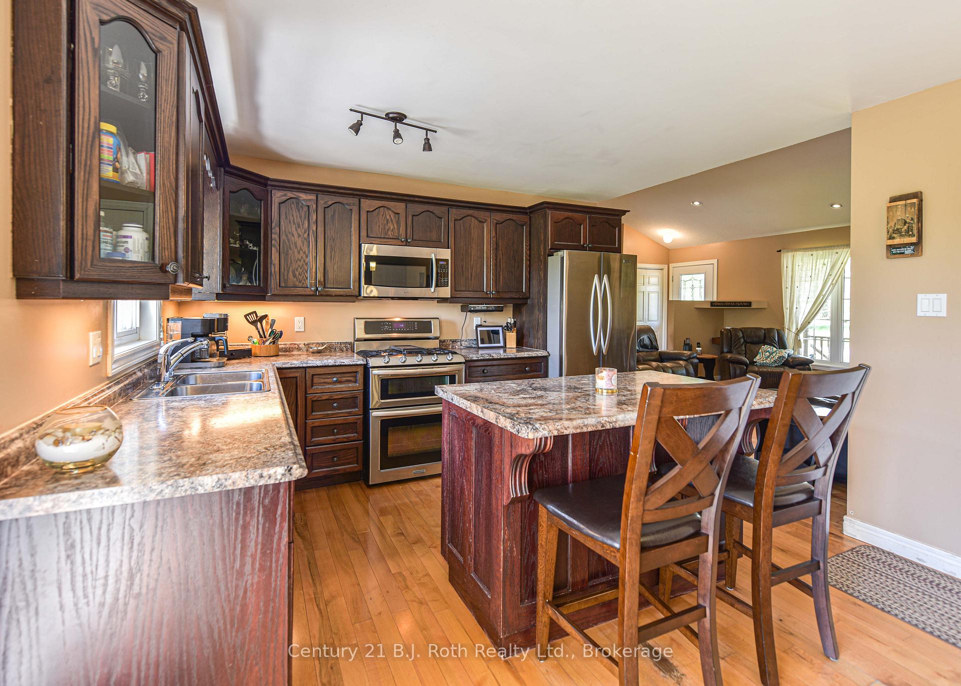 Photo 15 of 28 Marl Creek Drive, Springwater, Phelpston — HOMEH