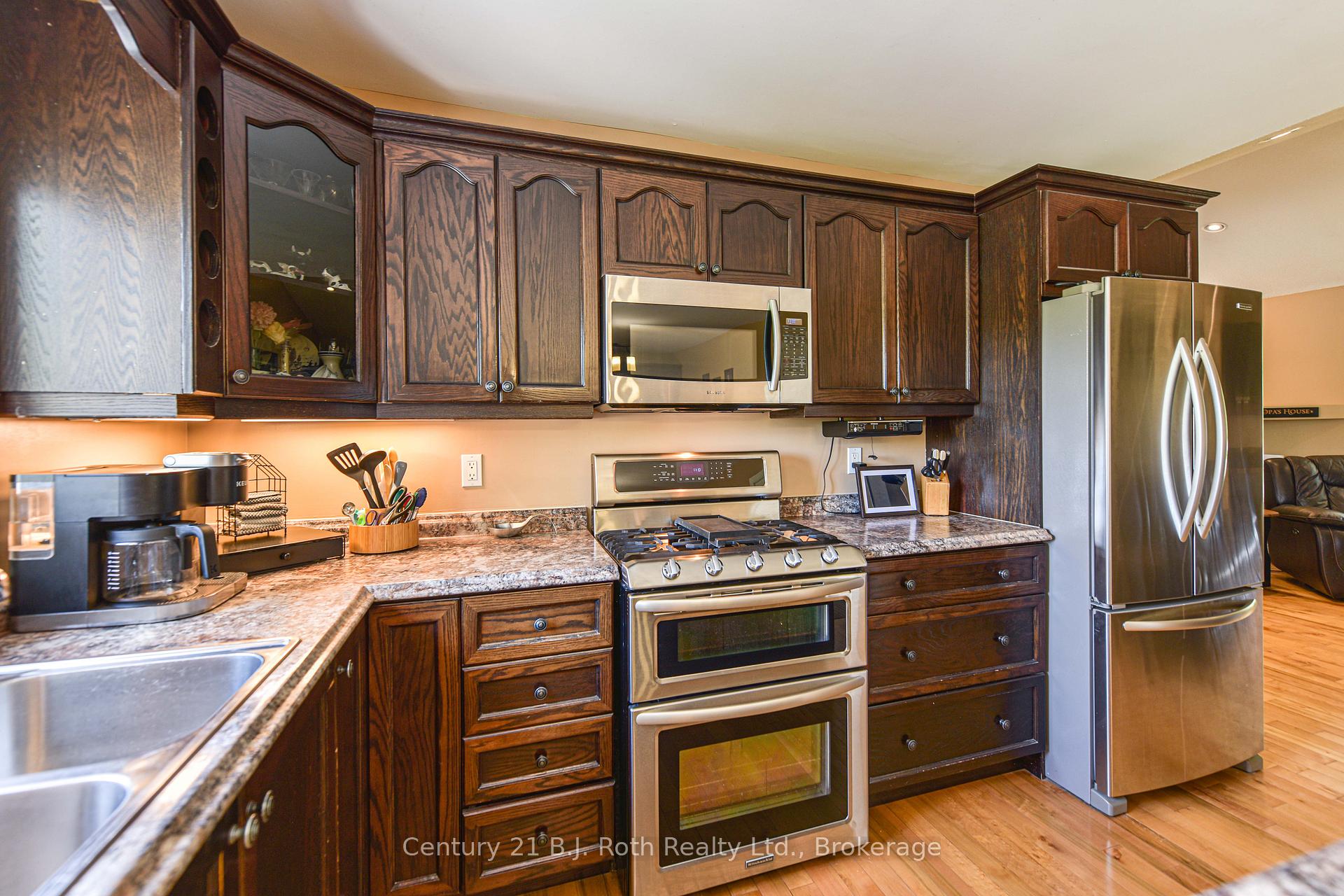 Photo 16 of 28 Marl Creek Drive, Springwater, Phelpston — HOMEH