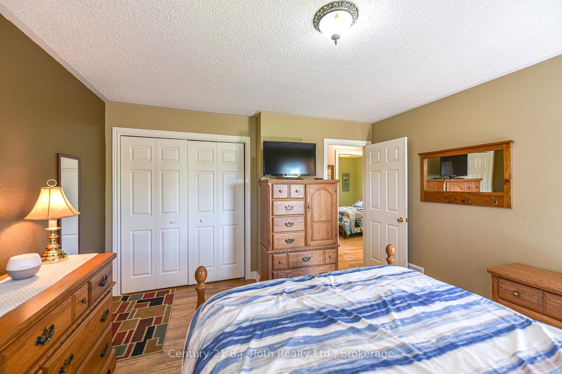 Photo 23 of 28 Marl Creek Drive, Springwater, Phelpston — HOMEH
