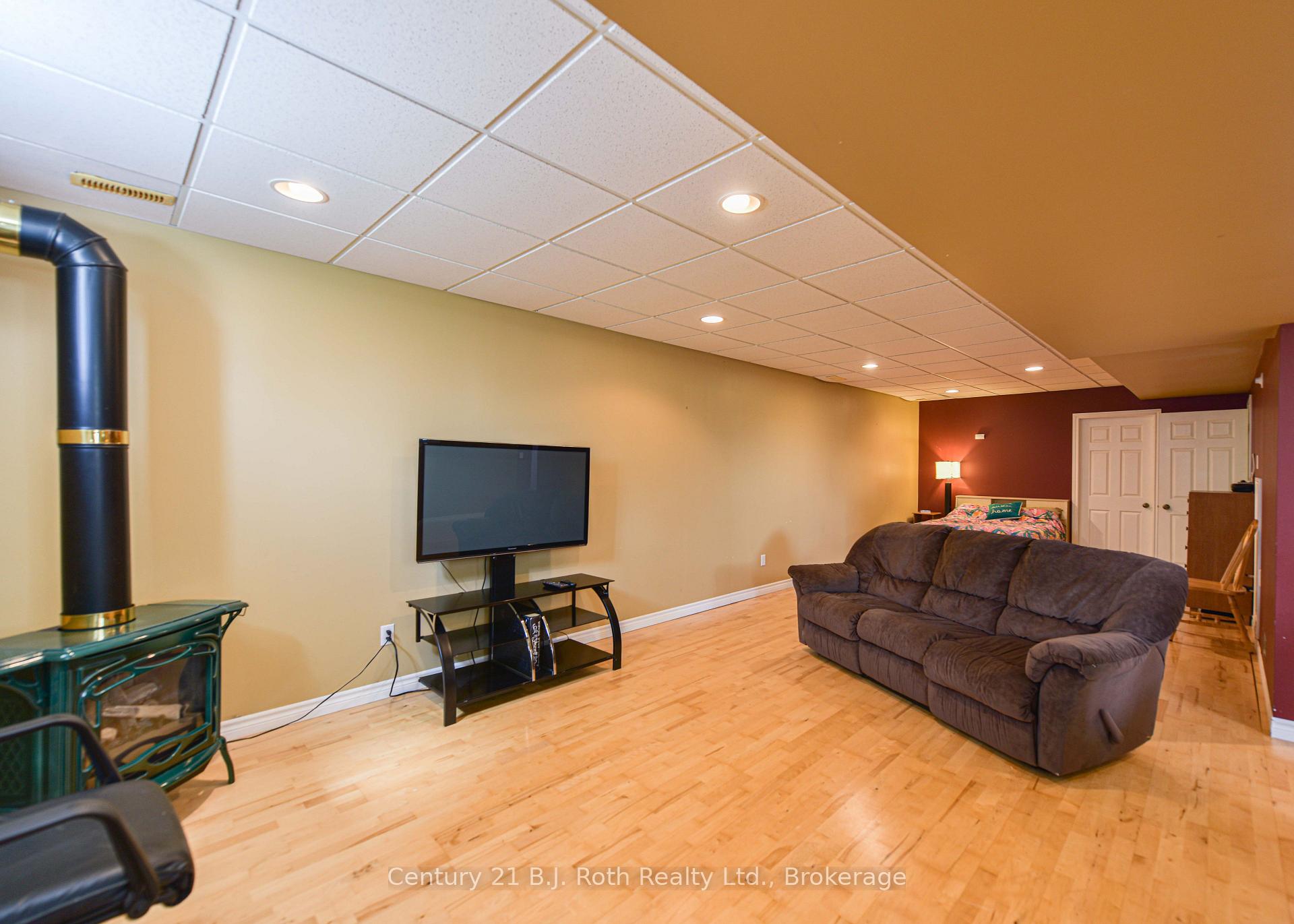 Photo 31 of 28 Marl Creek Drive, Springwater, Phelpston — HOMEH