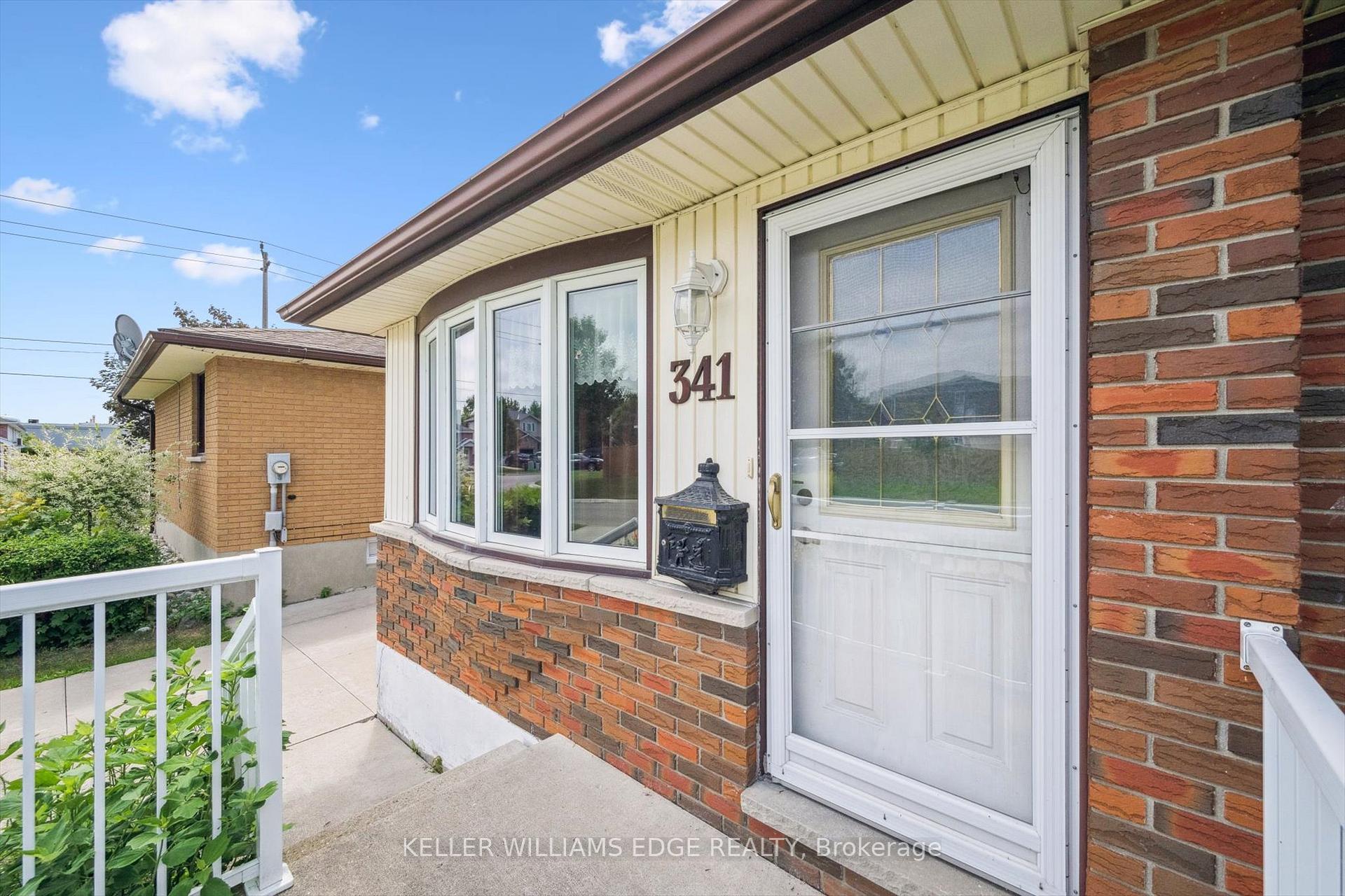 Photo 5 of 341 Redford Crescent, Stratford — HOMEH