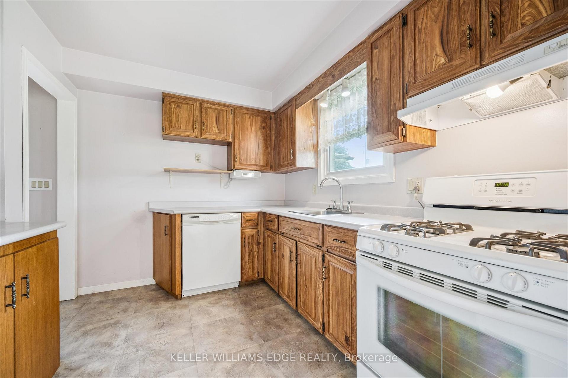 Photo 12 of 341 Redford Crescent, Stratford — HOMEH