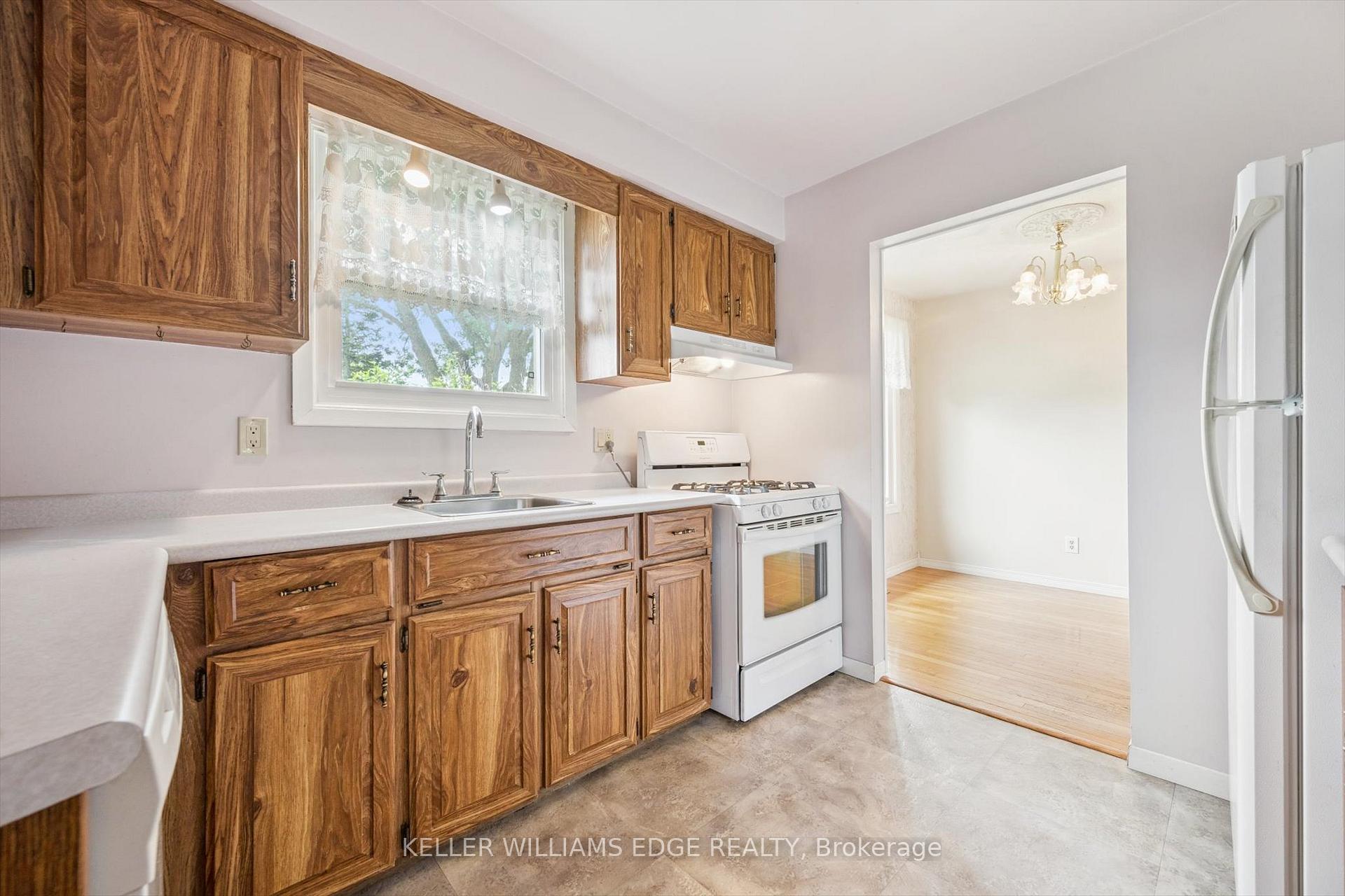 Photo 13 of 341 Redford Crescent, Stratford — HOMEH