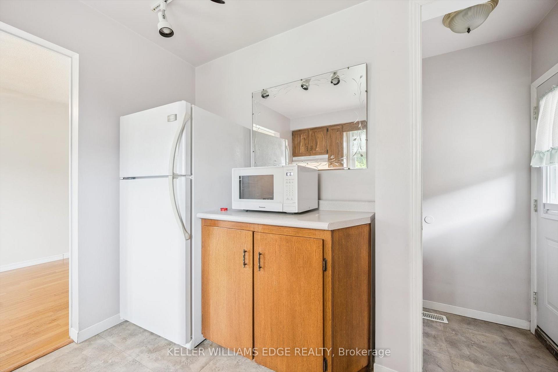 Photo 14 of 341 Redford Crescent, Stratford — HOMEH