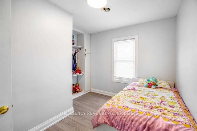 Photo 10 of 452 Niagara Street, St. Catharines, Vine/Linwell — HOMEH