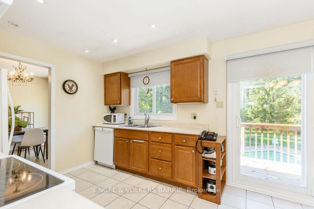 Photo 13 of 41 Willow Landing Road, Springwater, Midhurst — HOMEH